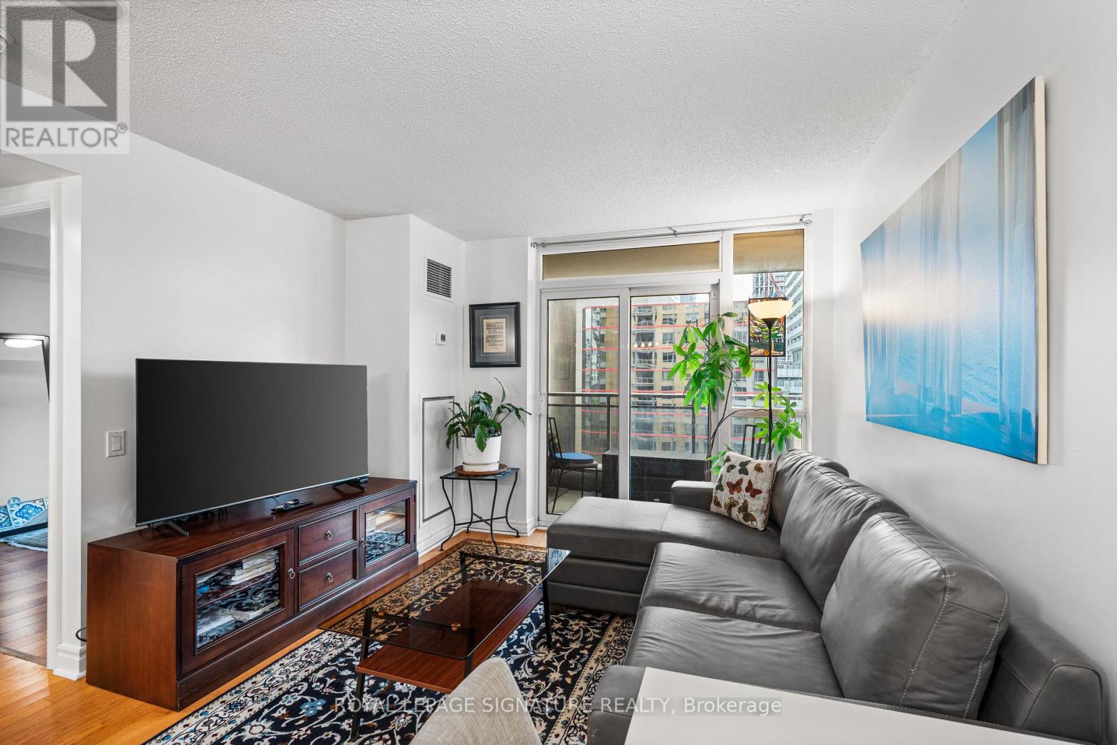 #813 123 EGLINTON AVENUE E - 16
