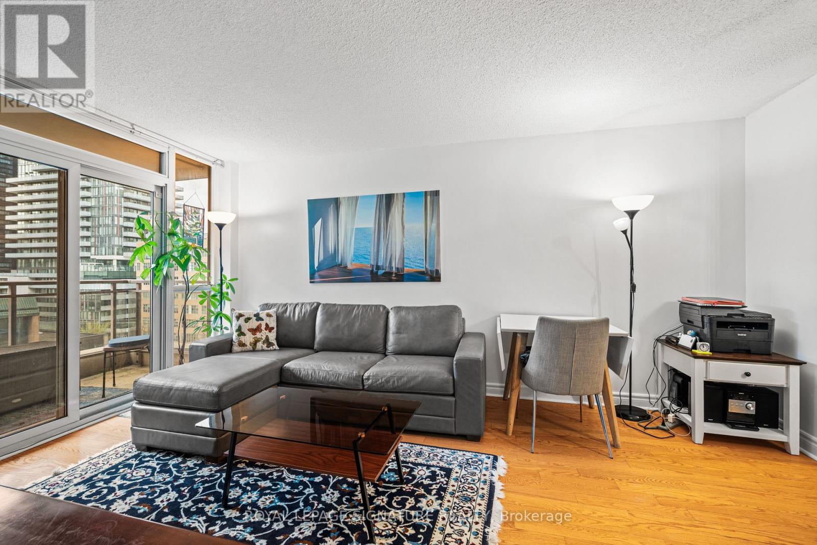 #813 123 EGLINTON AVENUE E - 17