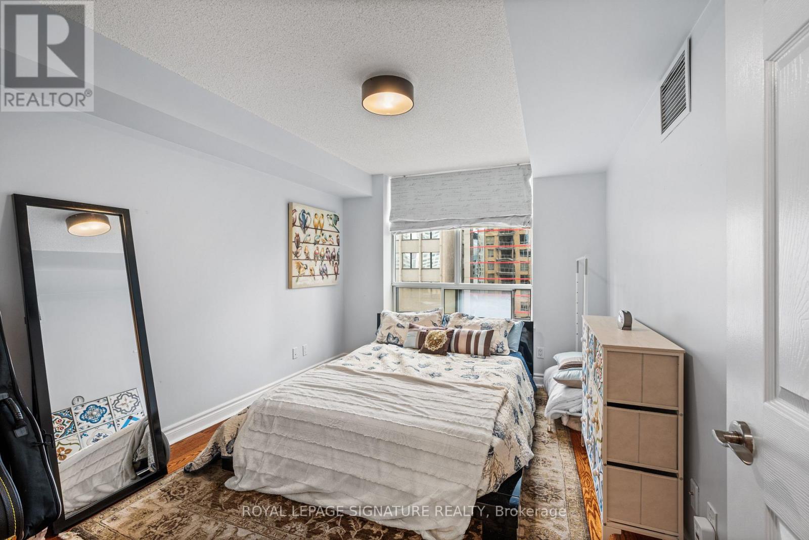 #813 123 EGLINTON AVENUE E - 19