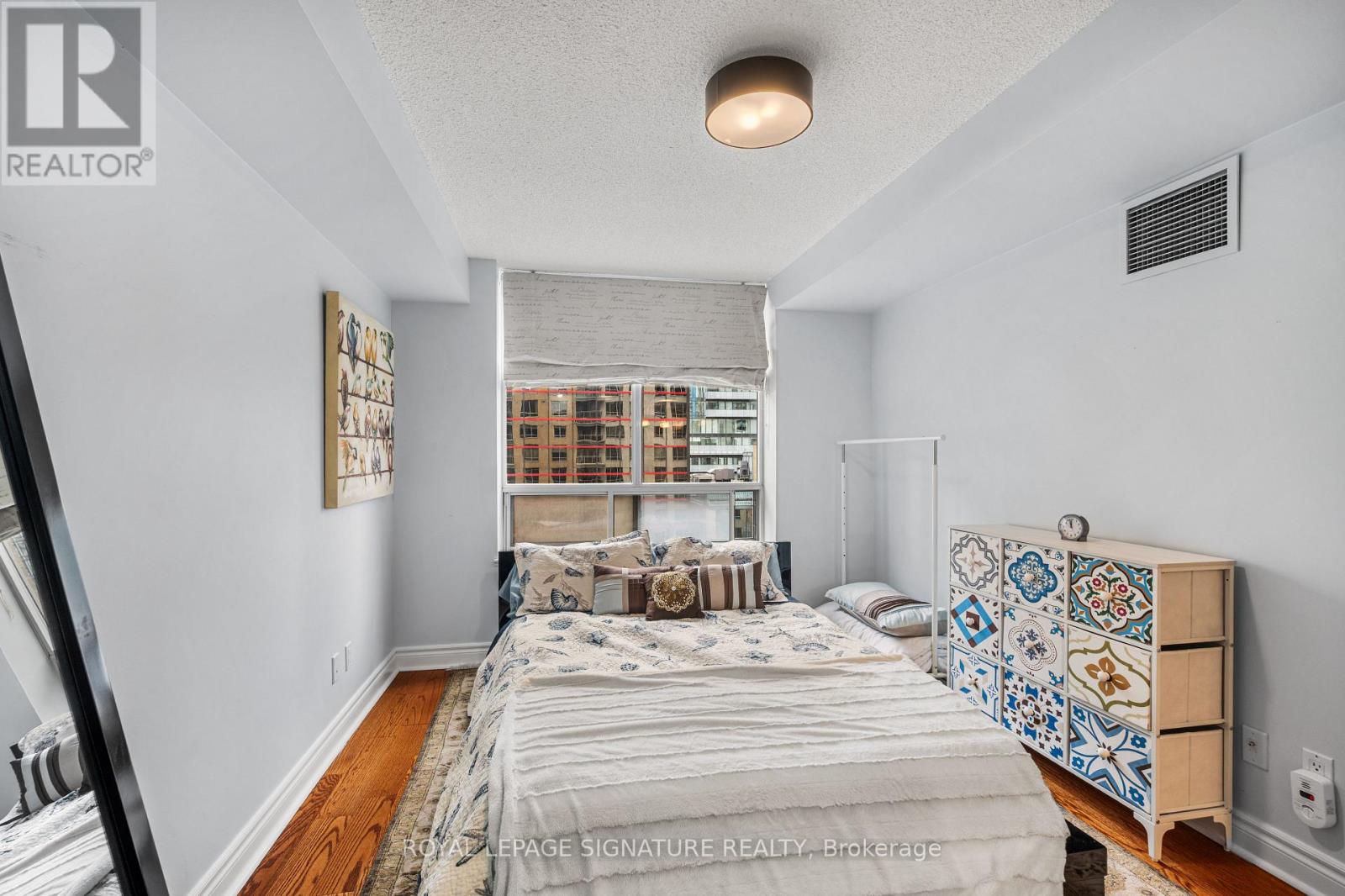 #813 123 EGLINTON AVENUE E - 20