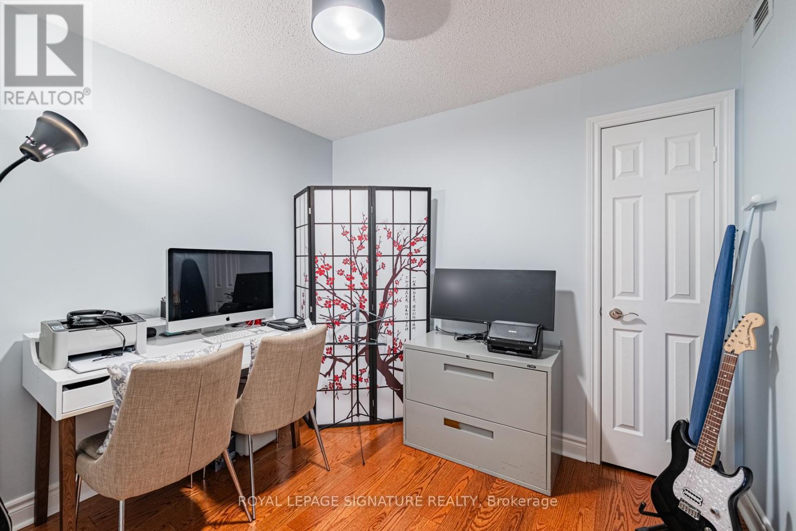 #813 123 EGLINTON AVENUE E - 22