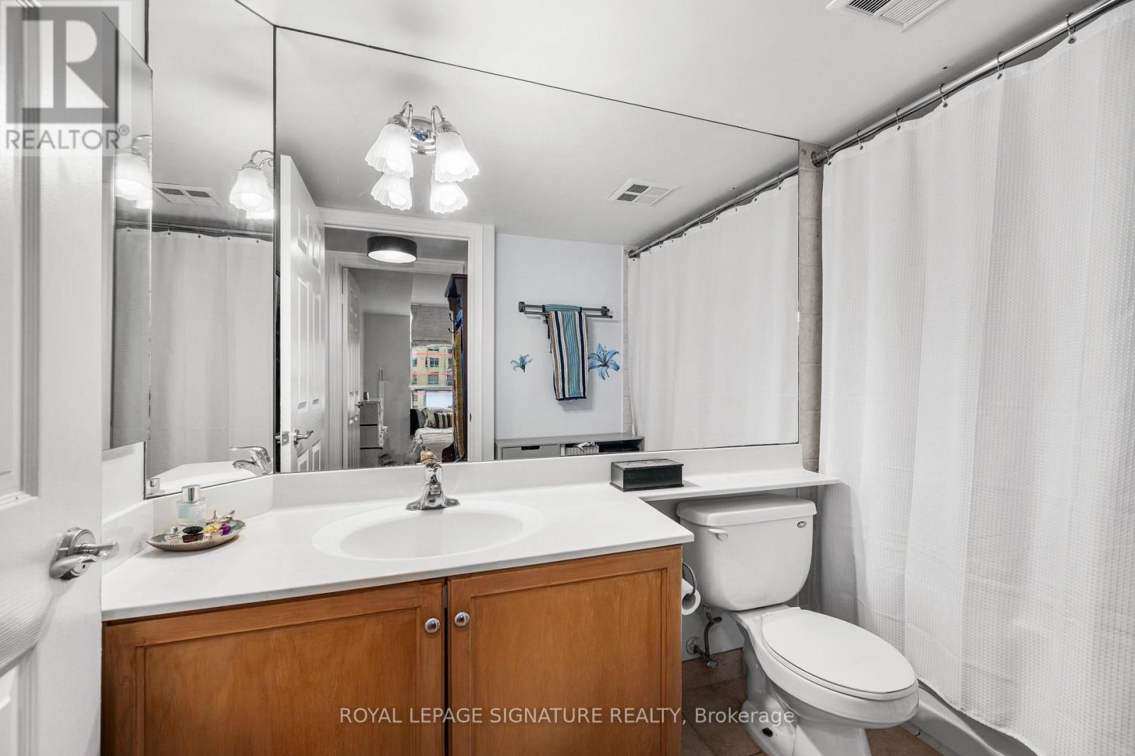 #813 123 EGLINTON AVENUE E - 24