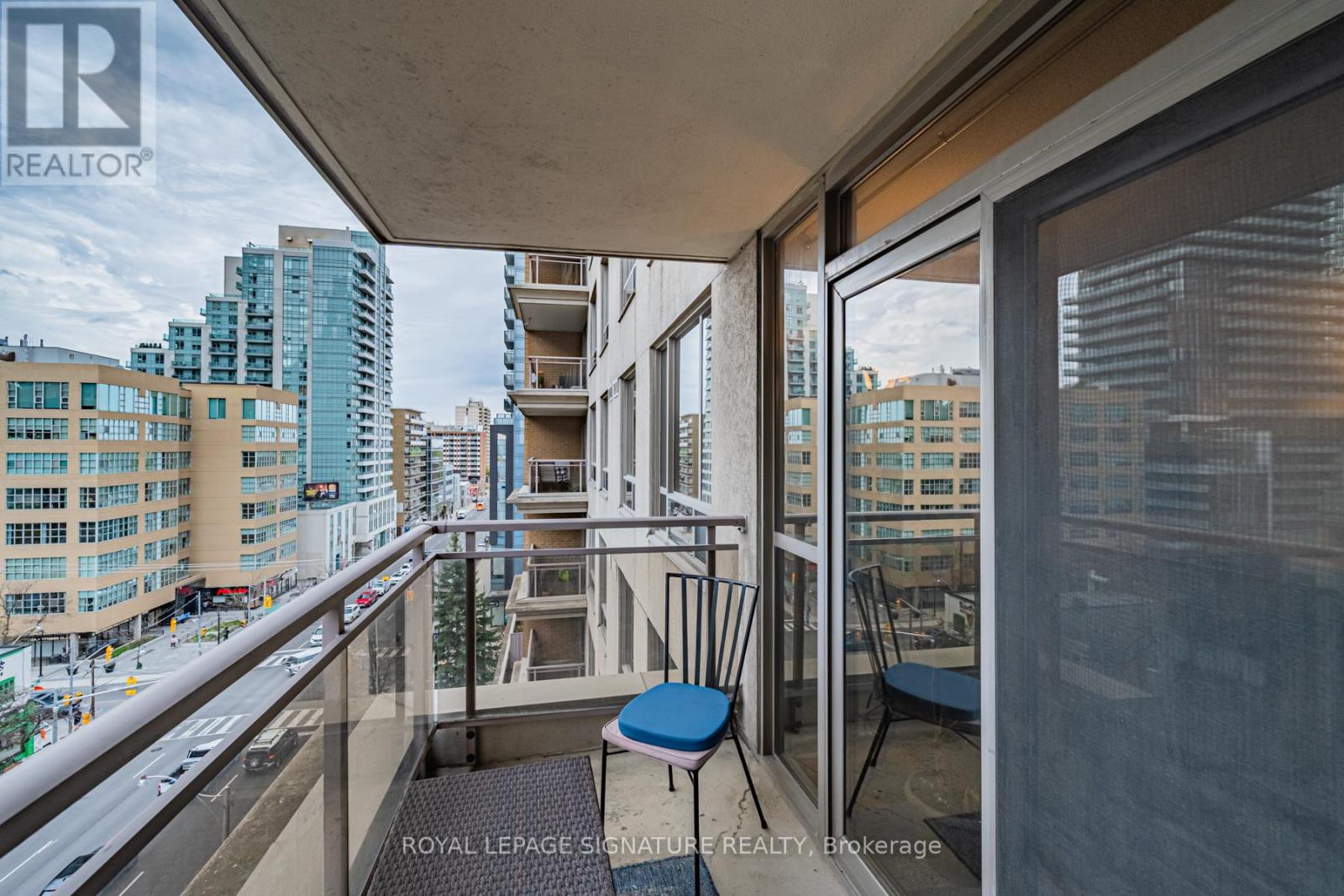 #813 123 EGLINTON AVENUE E - 26