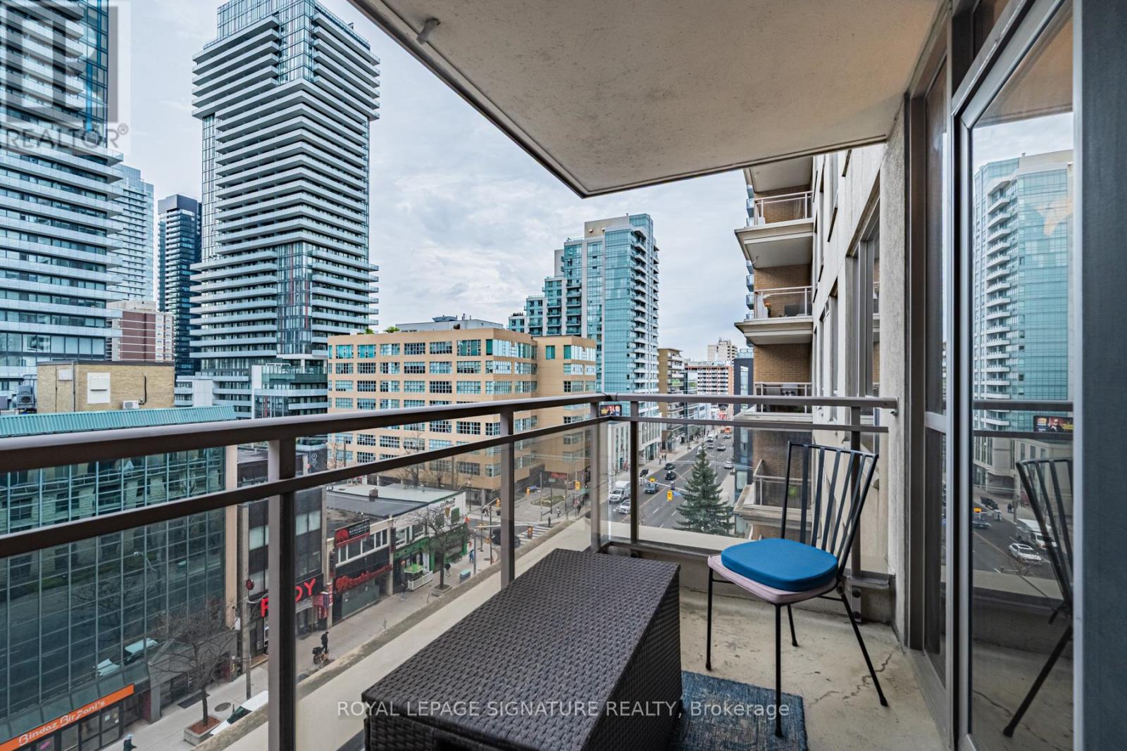 #813 123 EGLINTON AVENUE E - 27