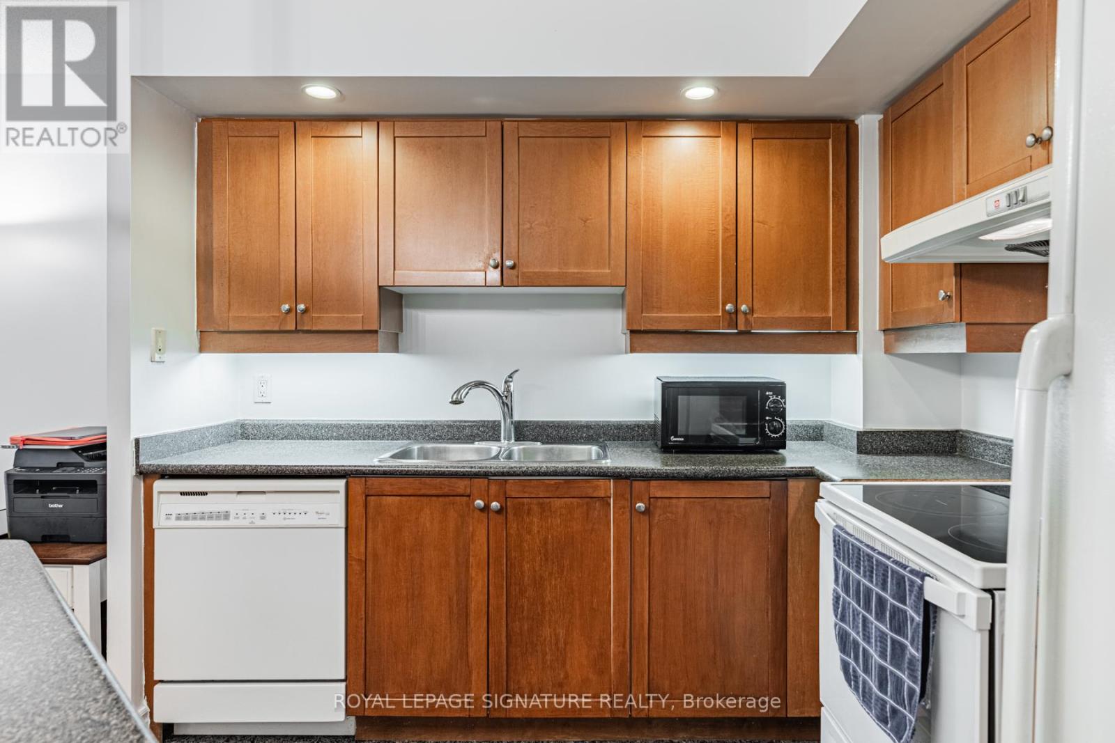 #813 123 EGLINTON AVENUE E - 8