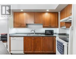 813 - 123 Eglinton Avenue E, Toronto, ON M4P1J2 Photo 8