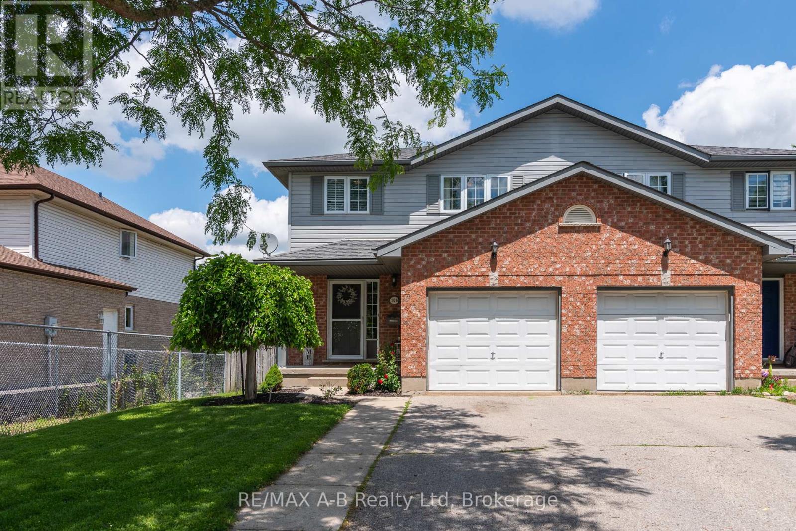 108 WALSH CRESCENT - 1