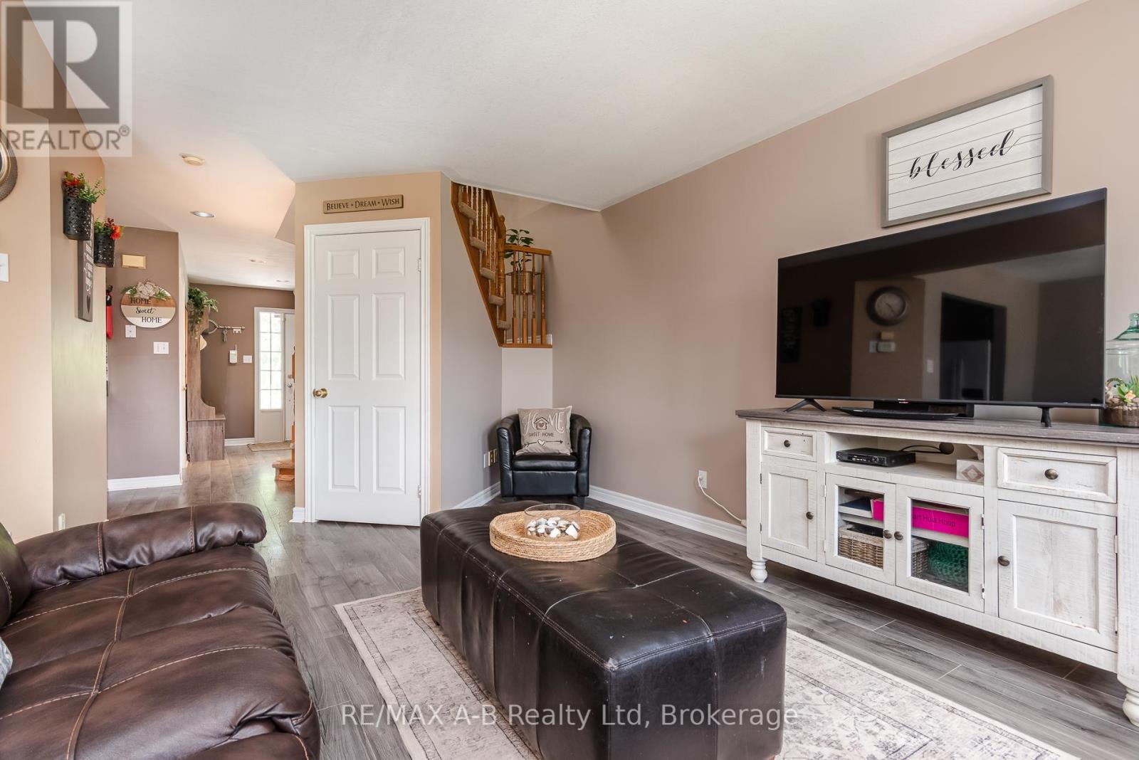 108 WALSH CRESCENT - 17