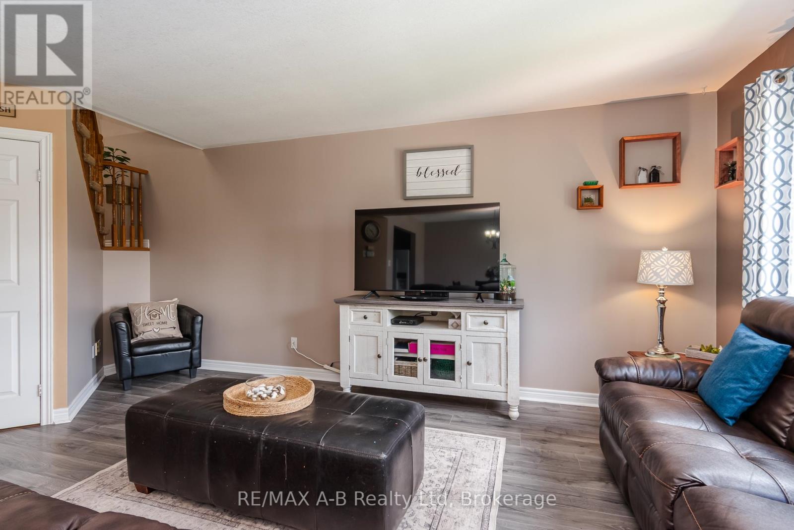 108 WALSH CRESCENT - 18