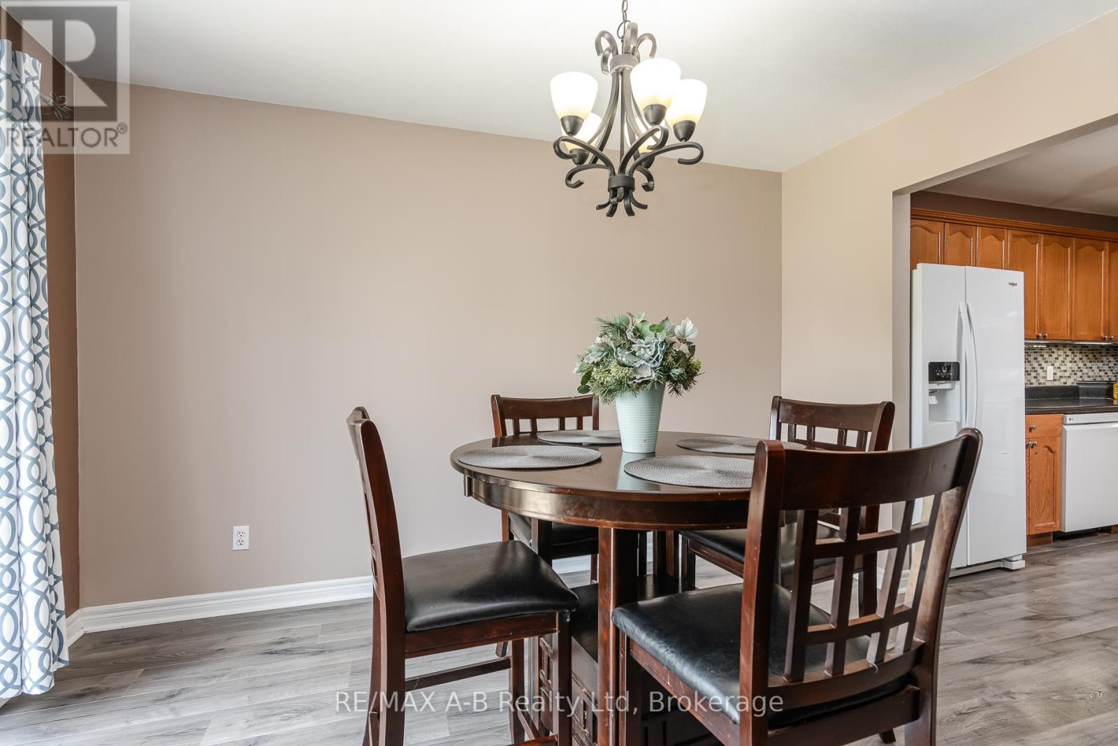 108 WALSH CRESCENT - 19