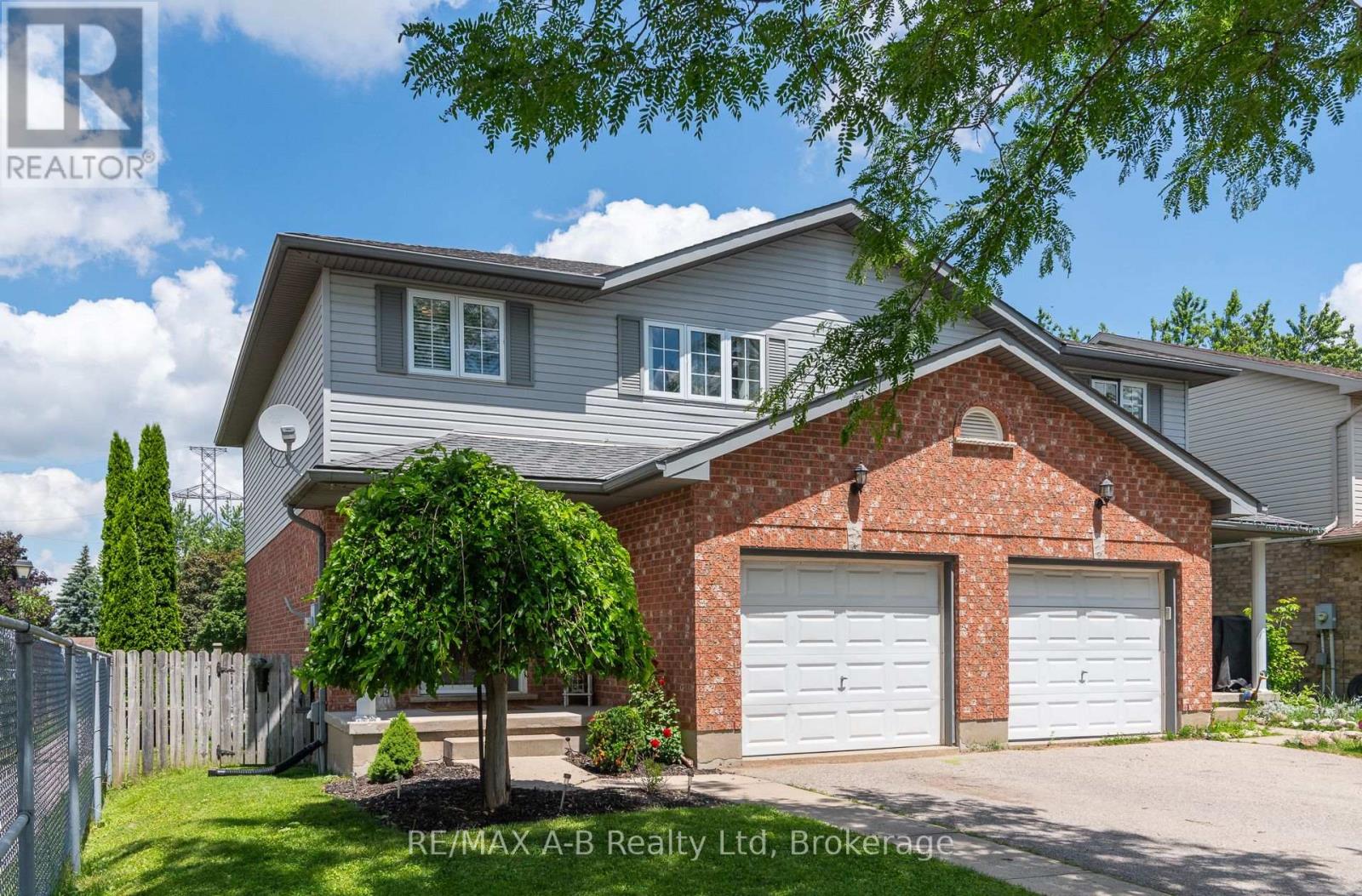 108 WALSH CRESCENT - 2