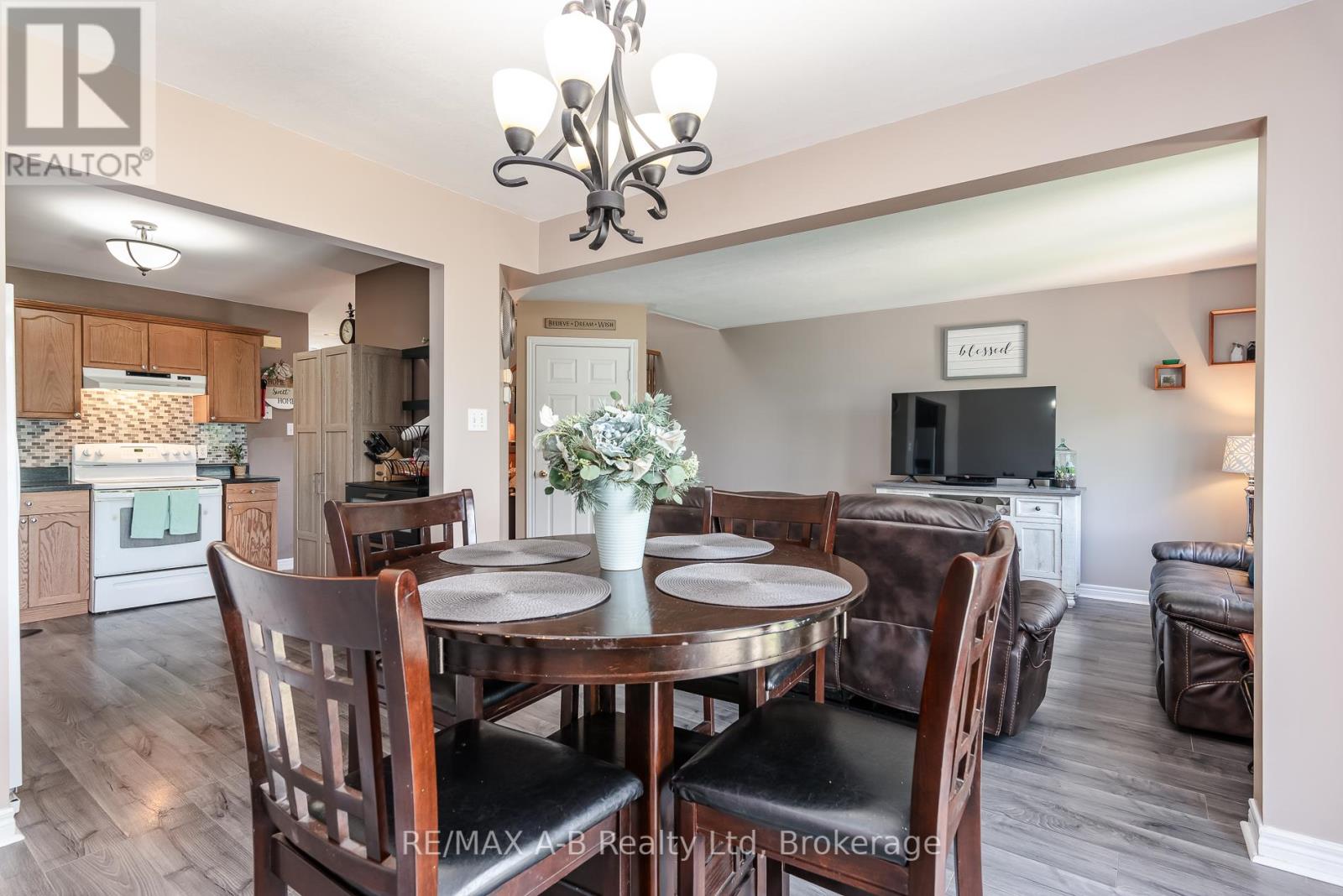 108 WALSH CRESCENT - 22