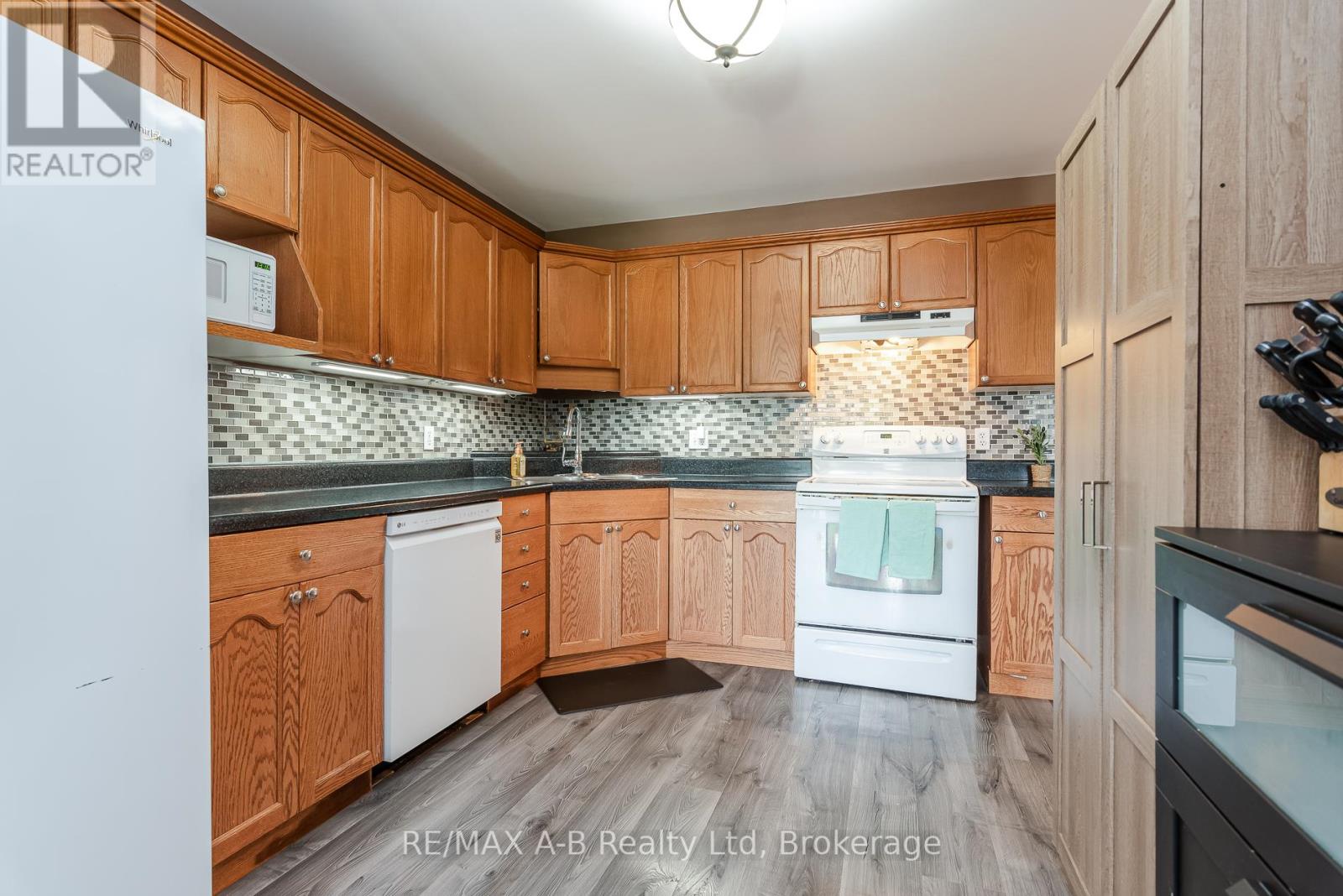 108 WALSH CRESCENT - 23