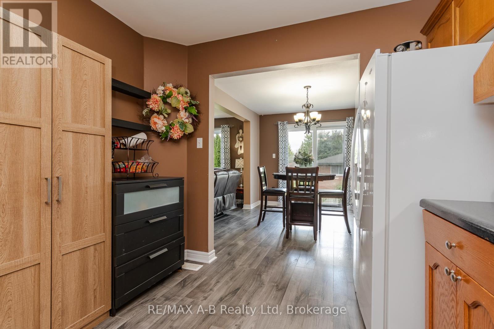 108 WALSH CRESCENT - 27