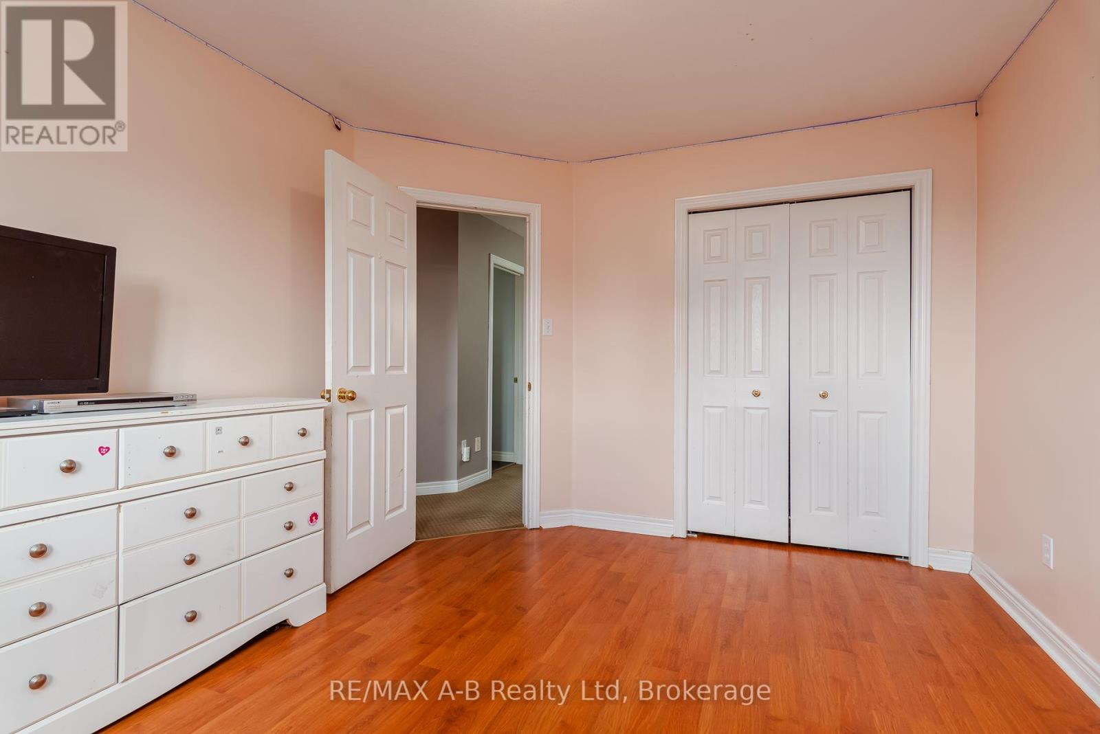 108 WALSH CRESCENT - 34
