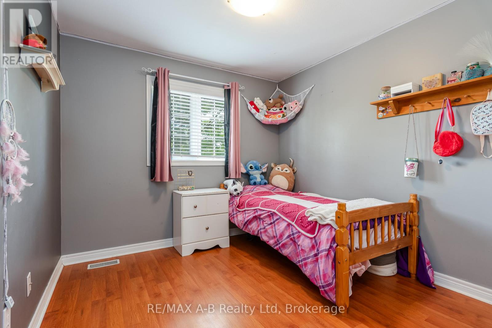108 WALSH CRESCENT - 38