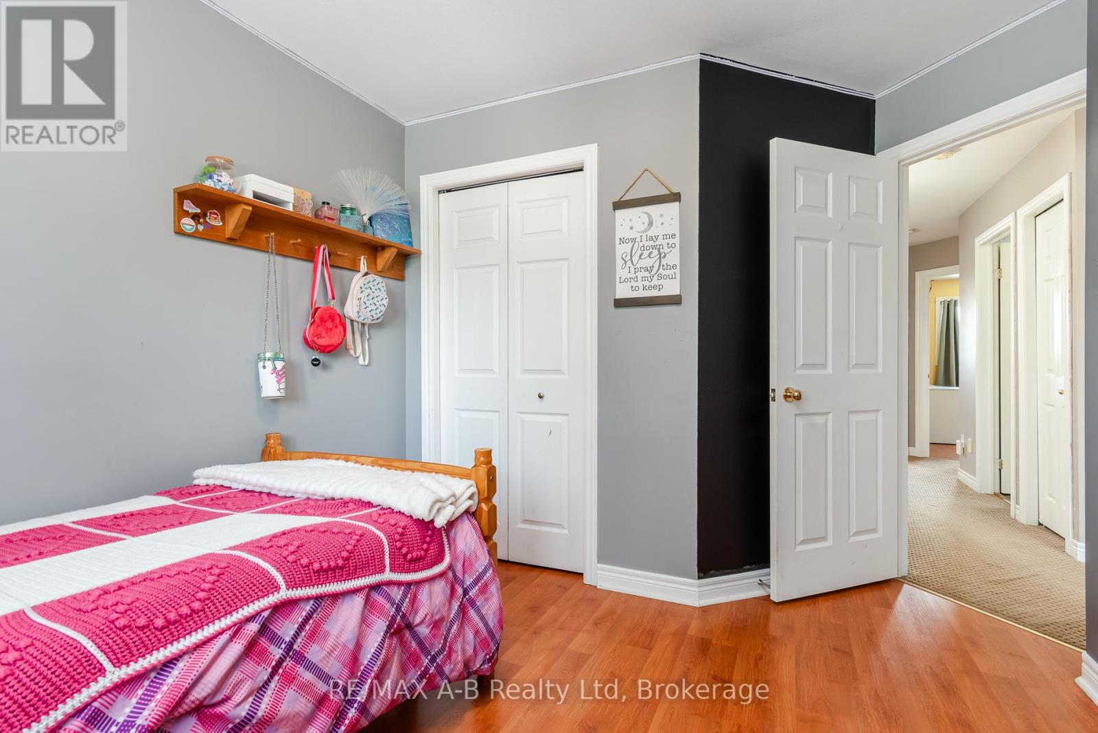 108 WALSH CRESCENT - 39