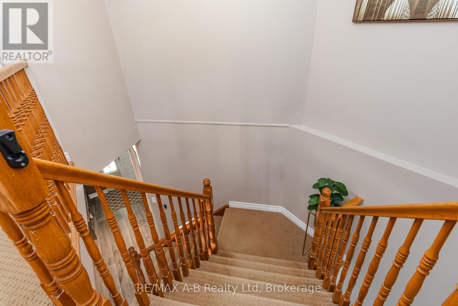 108 WALSH CRESCENT - 40