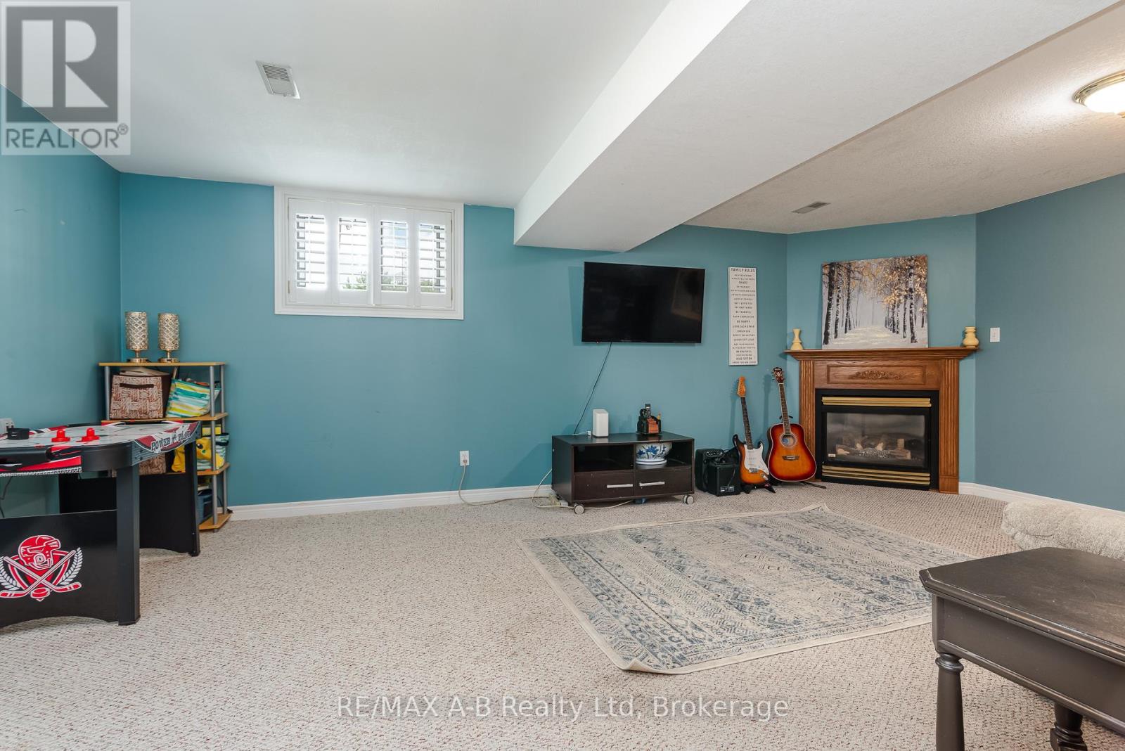 108 WALSH CRESCENT - 41