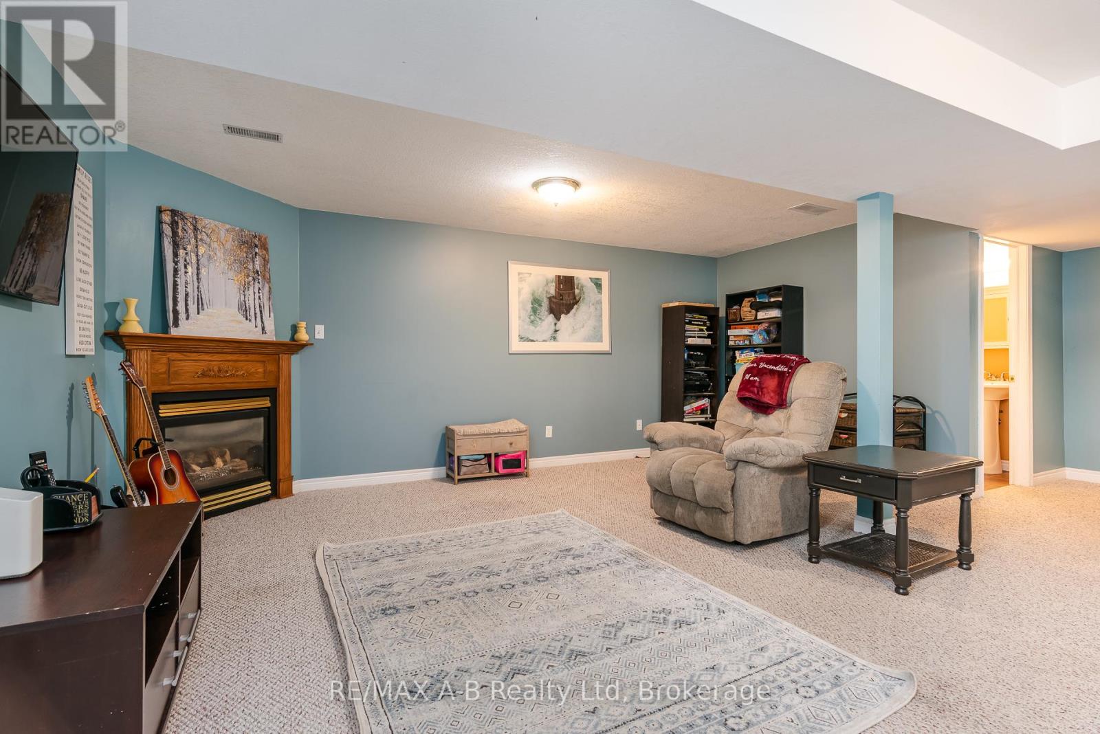 108 WALSH CRESCENT - 42