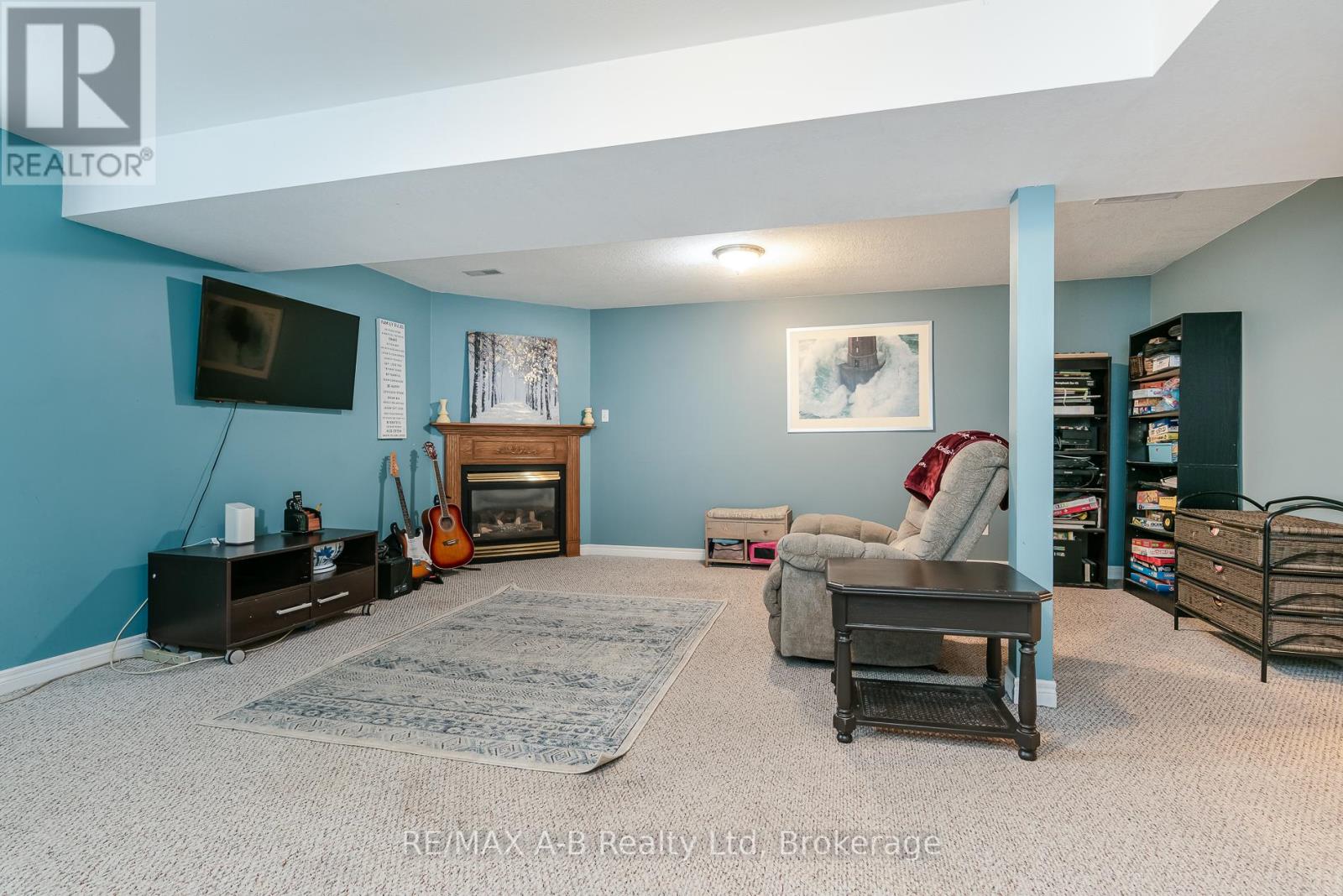 108 WALSH CRESCENT - 43