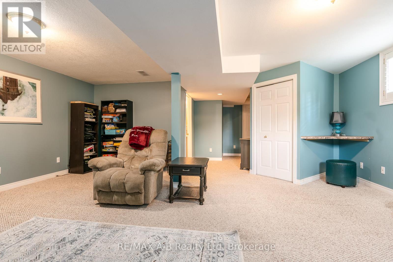 108 WALSH CRESCENT - 44