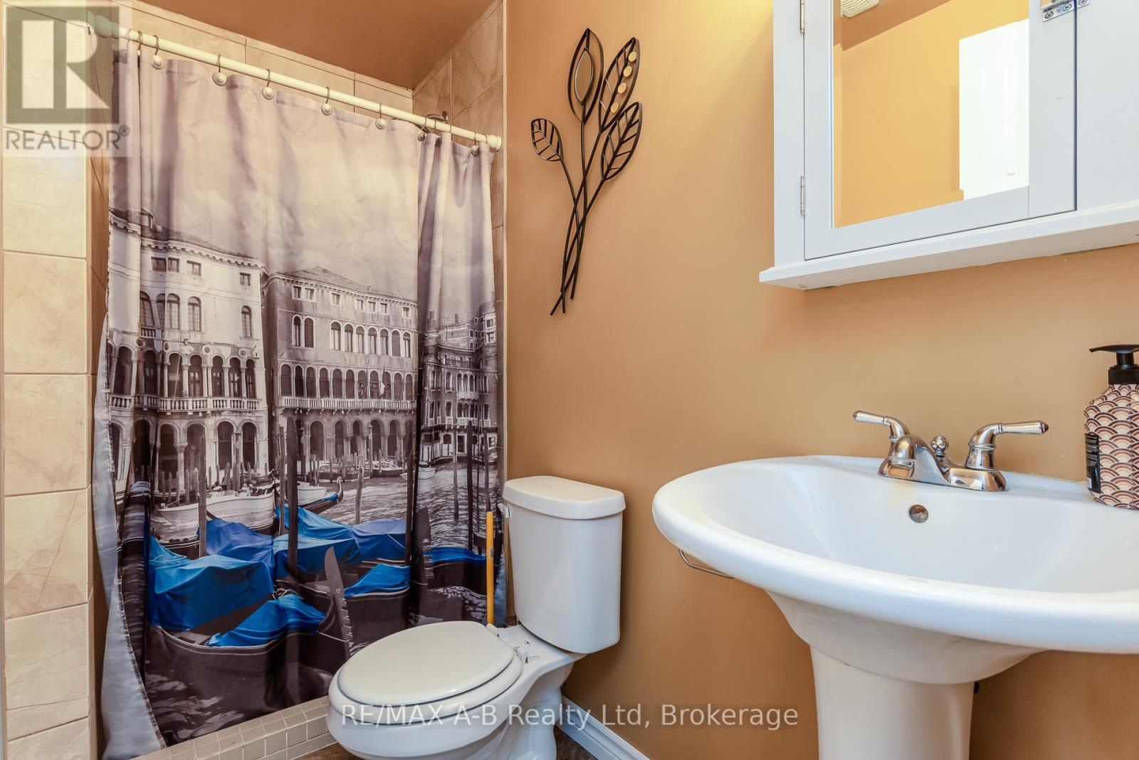 108 WALSH CRESCENT - 47