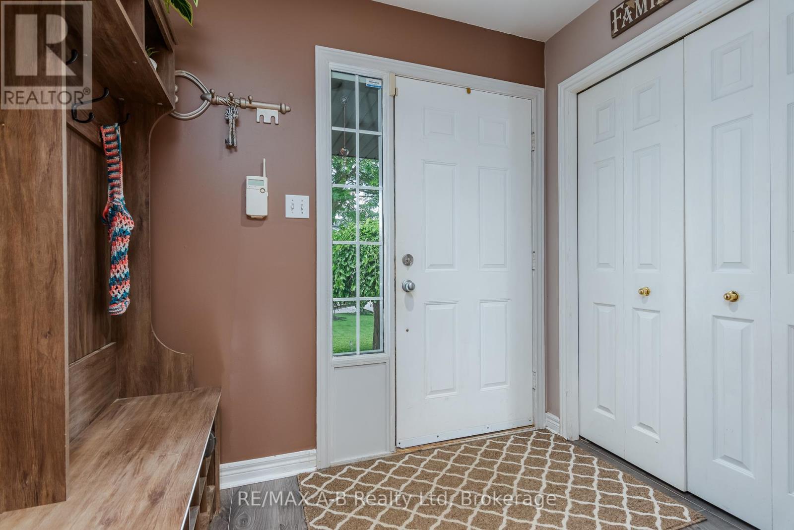 108 WALSH CRESCENT - 8