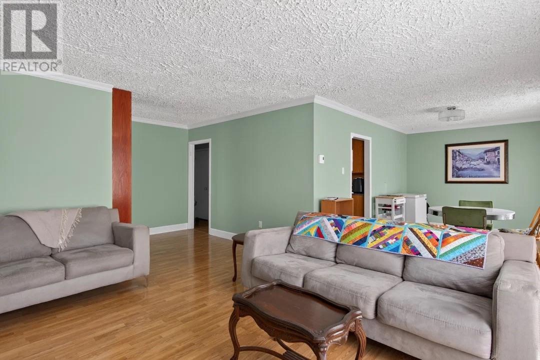 15 Wood Crescent thumbnail 8