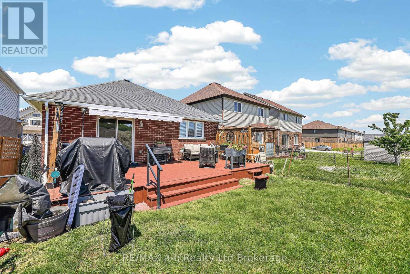 1380 CAEN AVENUE - 11