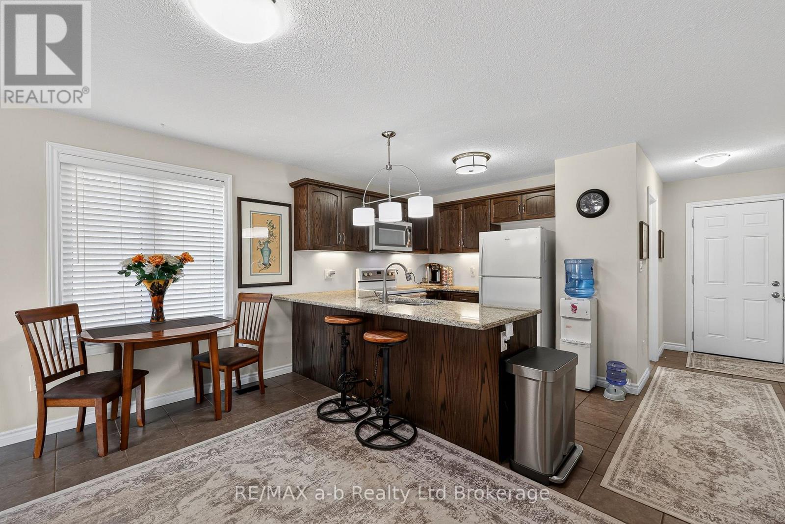 1380 CAEN AVENUE - 16