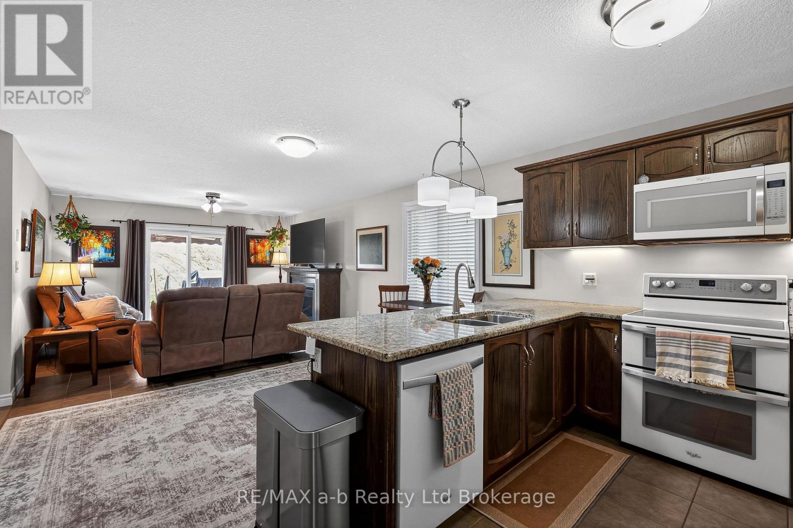 1380 CAEN AVENUE - 17