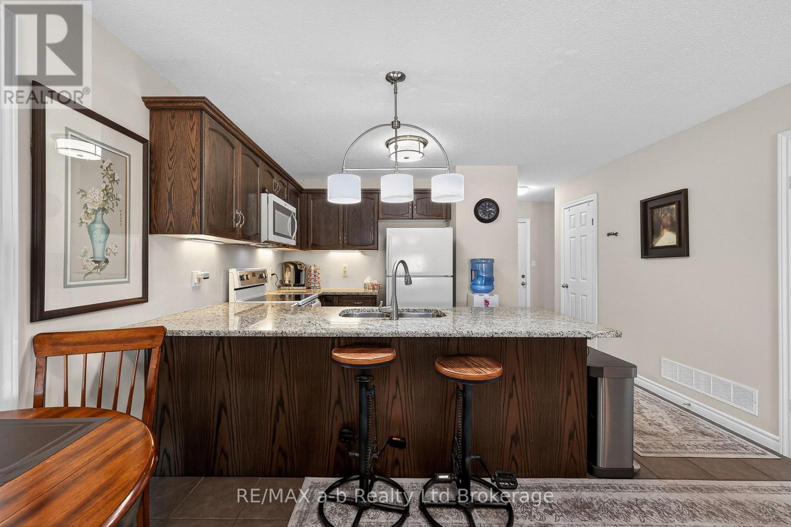 1380 CAEN AVENUE - 19