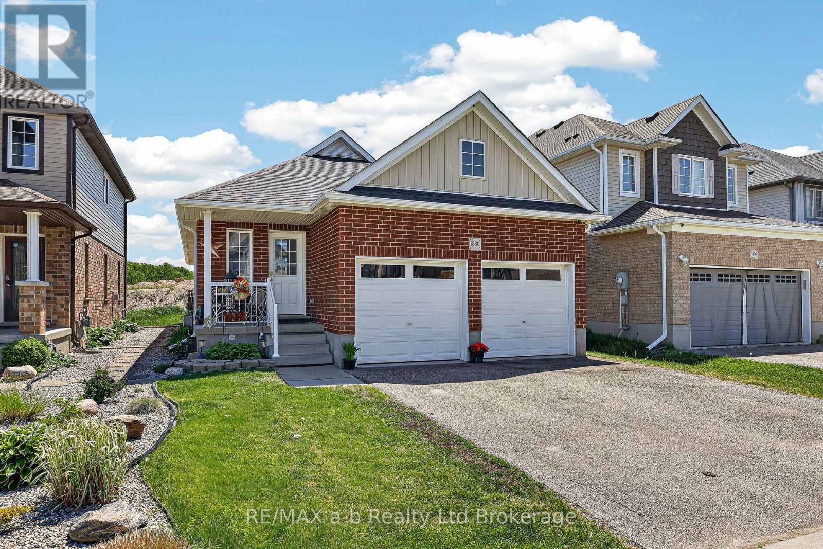 1380 CAEN AVENUE - 2