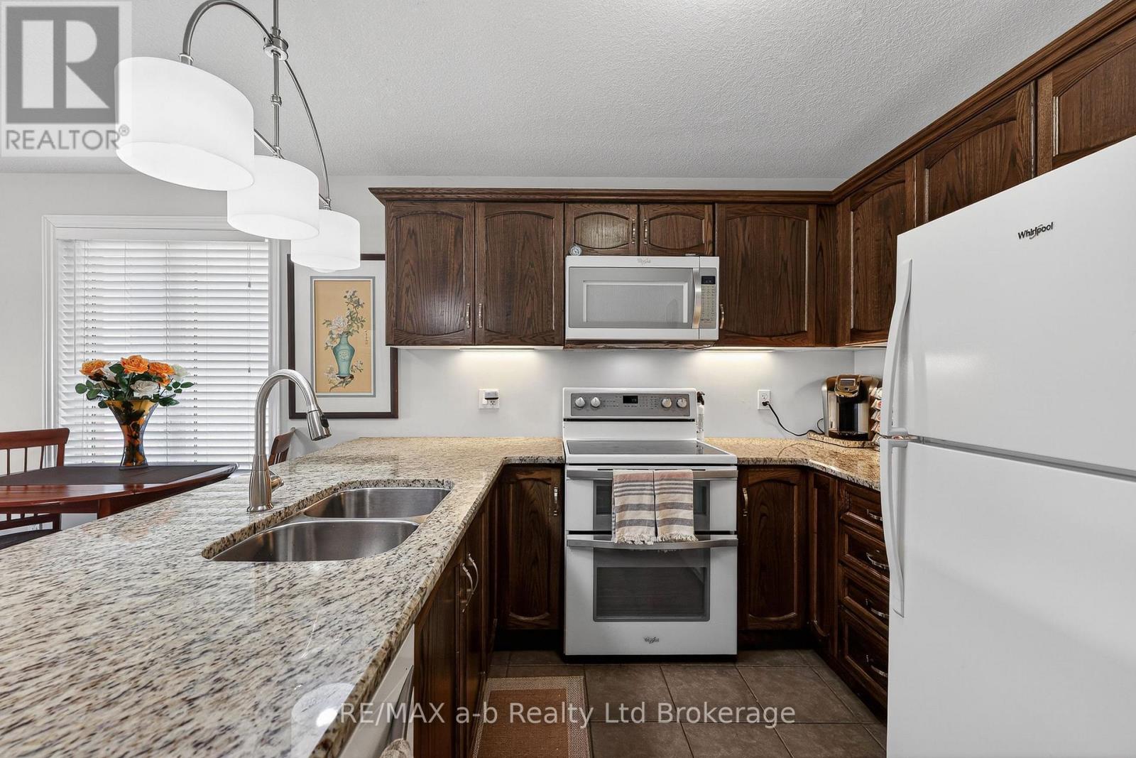 1380 CAEN AVENUE - 20
