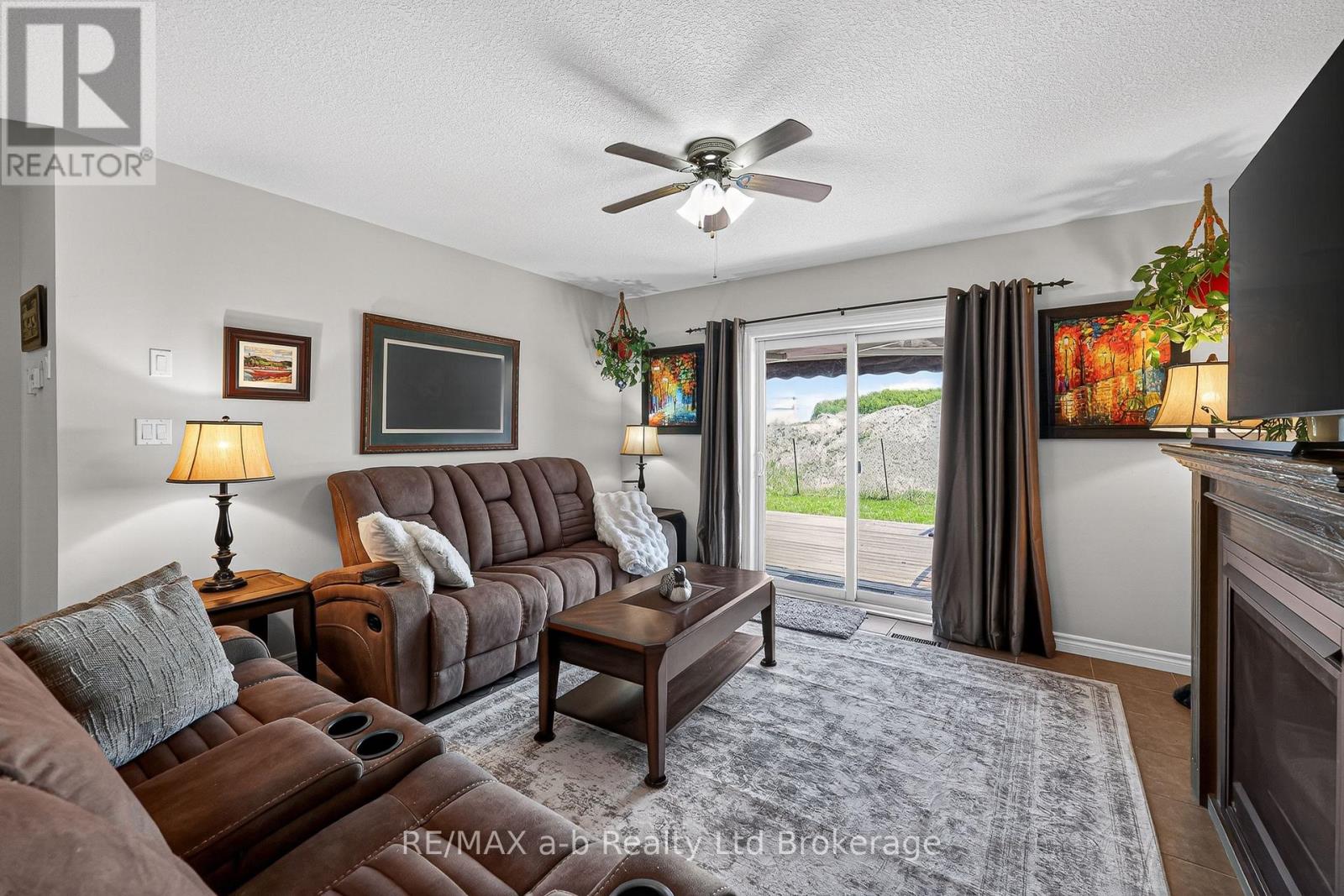 1380 CAEN AVENUE - 21