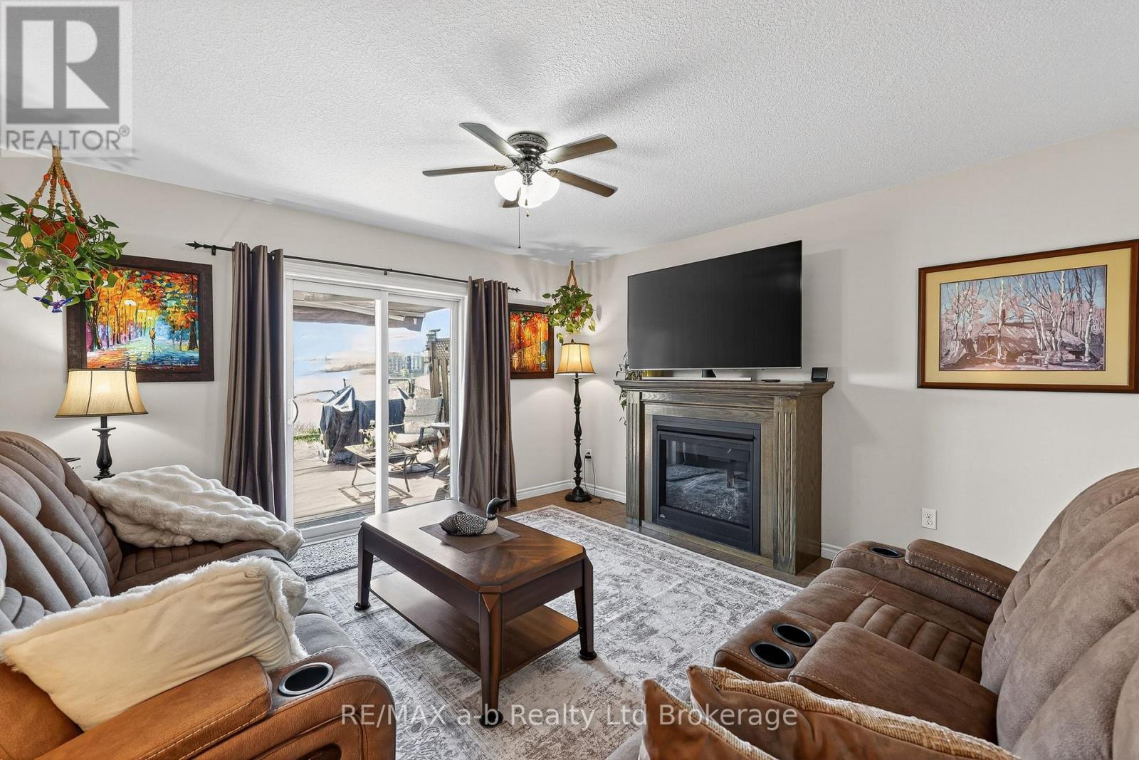 1380 CAEN AVENUE - 22