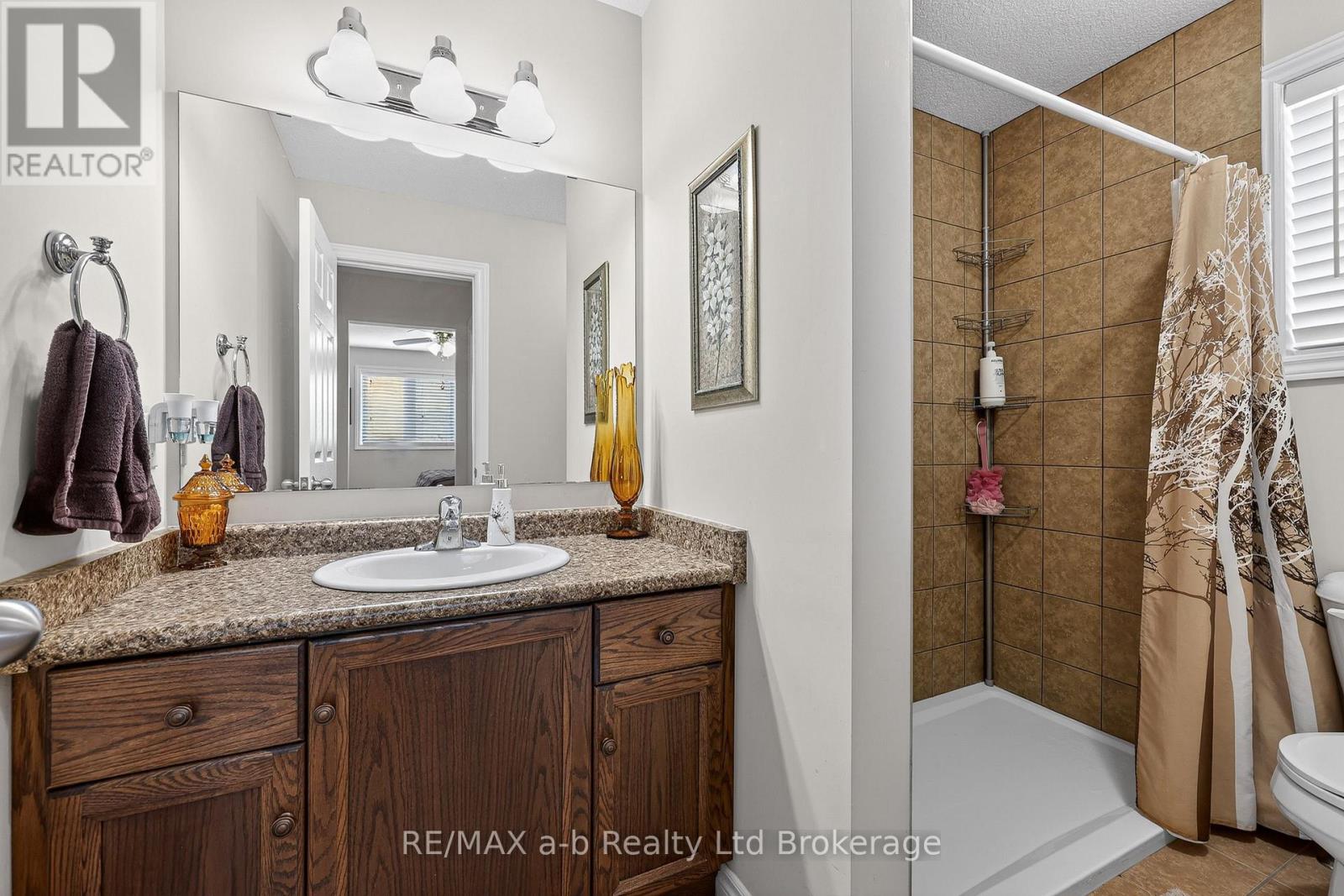 1380 CAEN AVENUE - 24
