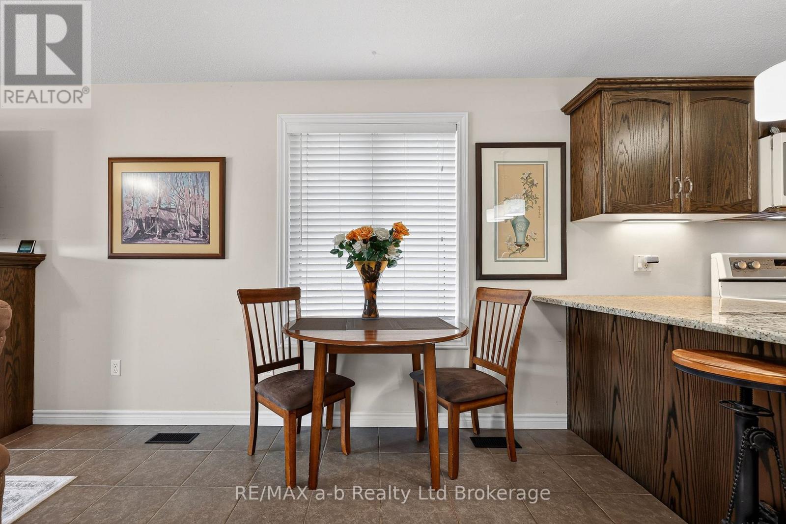 1380 CAEN AVENUE - 25