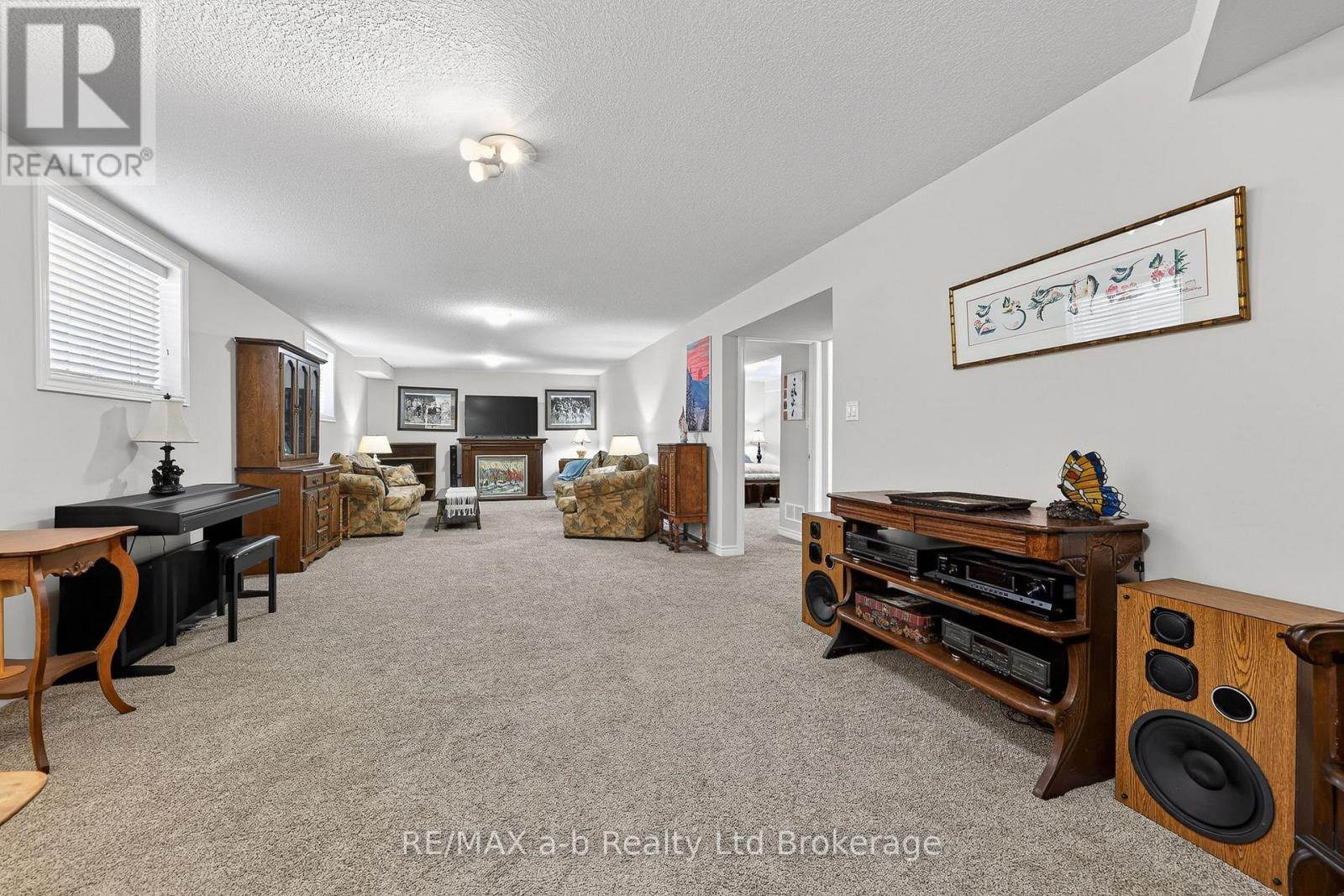 1380 CAEN AVENUE - 28
