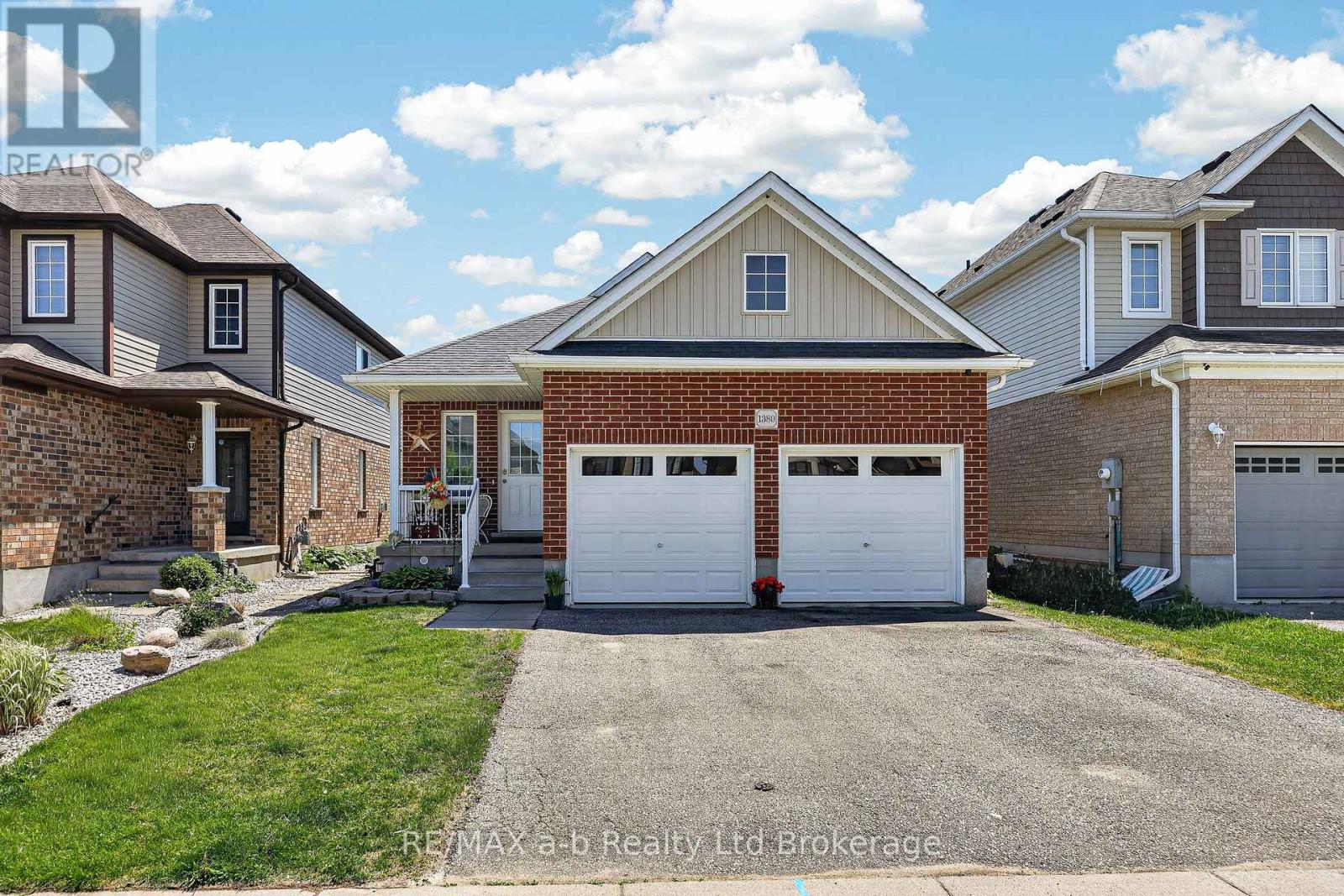 1380 CAEN AVENUE - 3