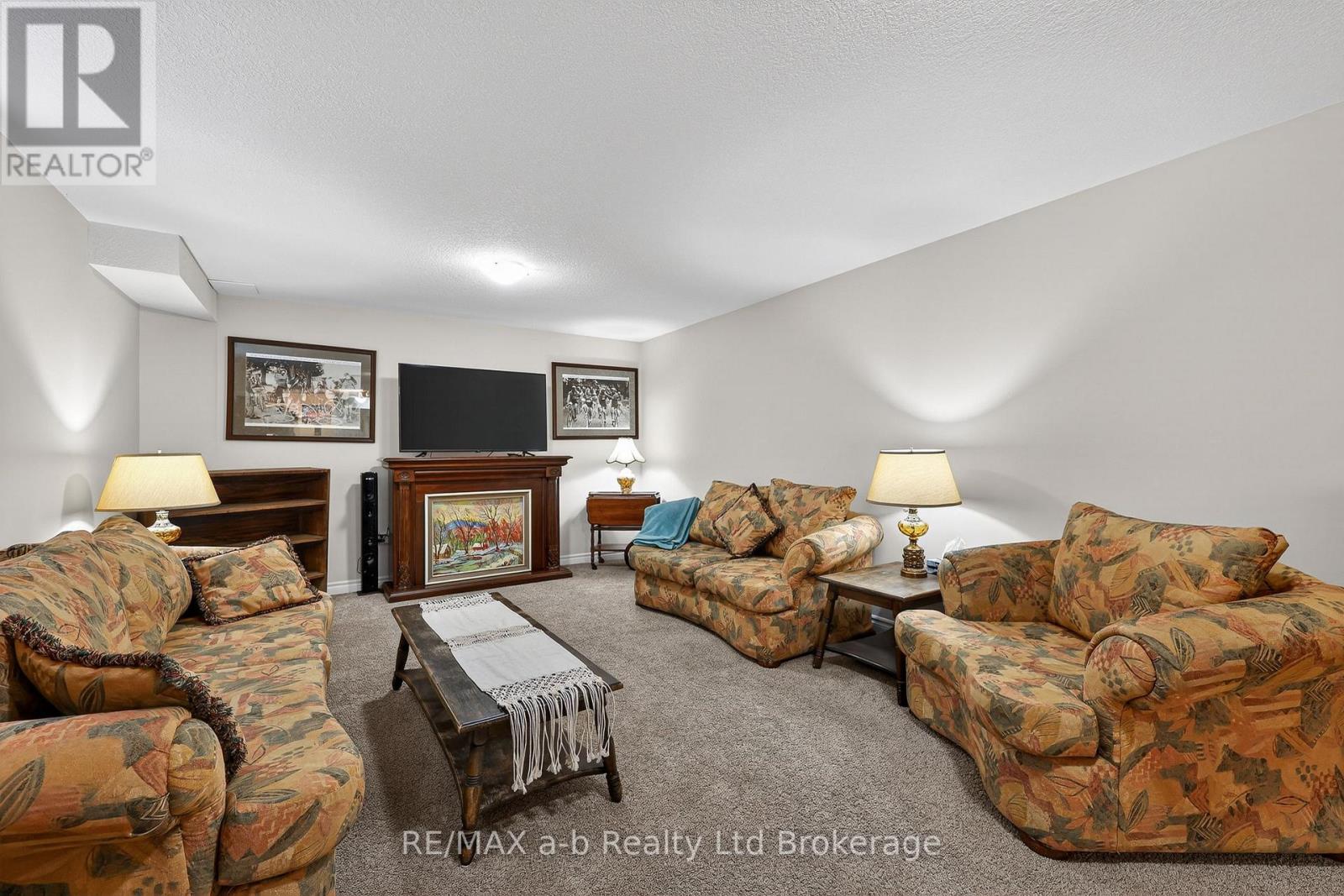 1380 CAEN AVENUE - 30