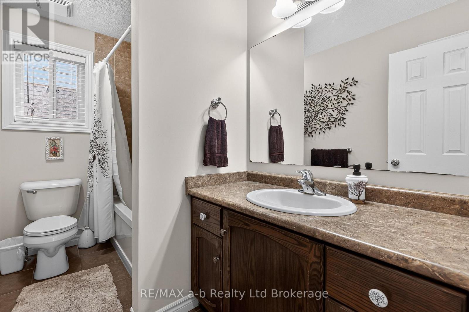 1380 CAEN AVENUE - 35