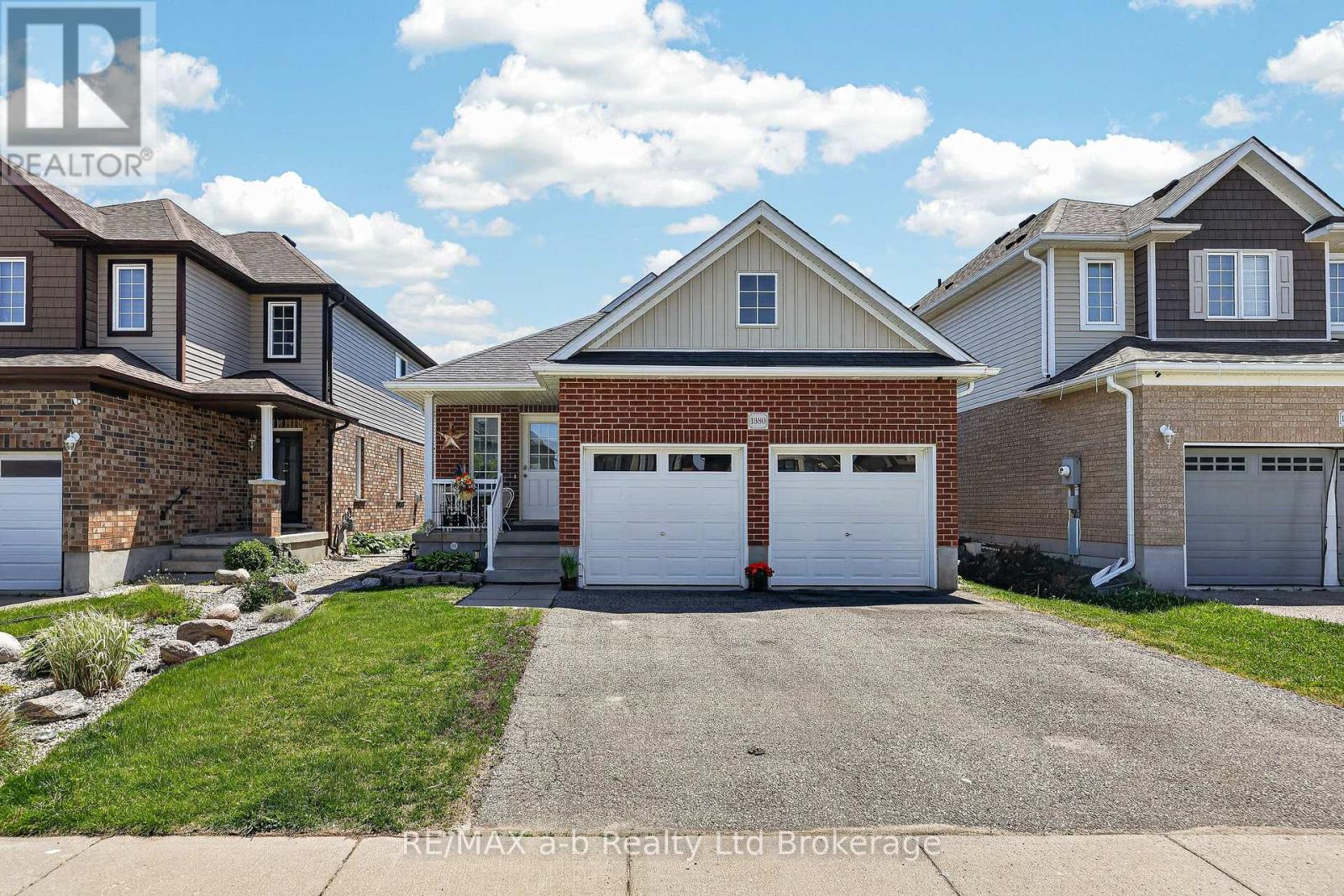 1380 CAEN AVENUE - 4