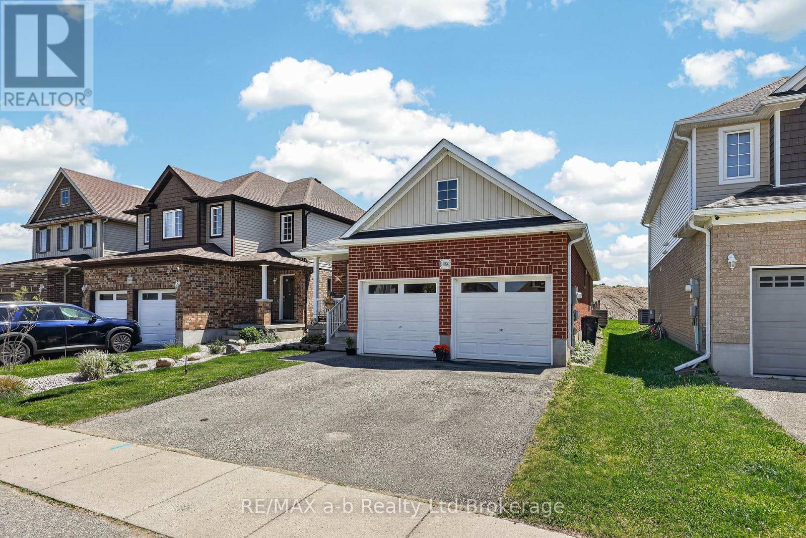 1380 CAEN AVENUE - 5