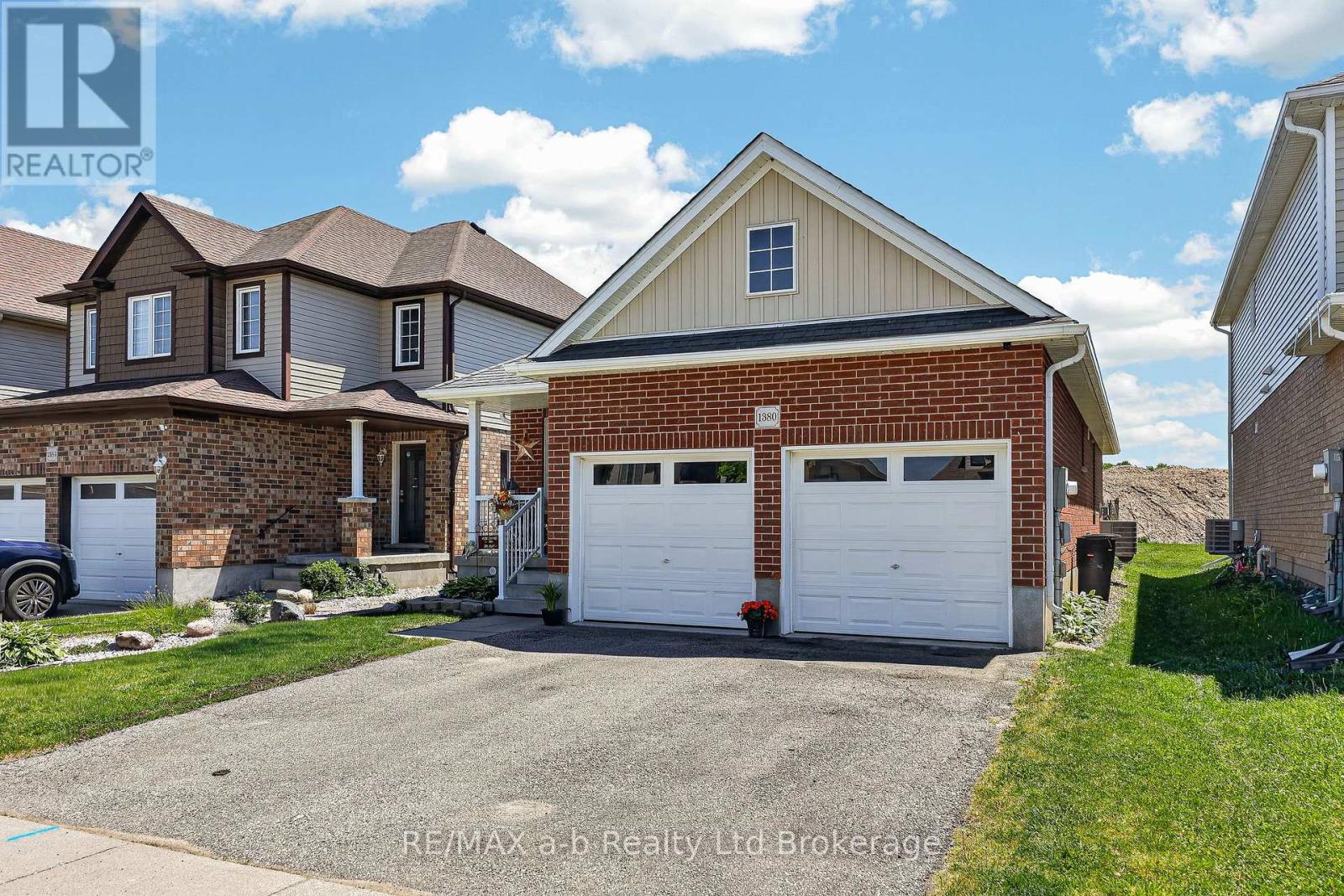 1380 CAEN AVENUE - 6