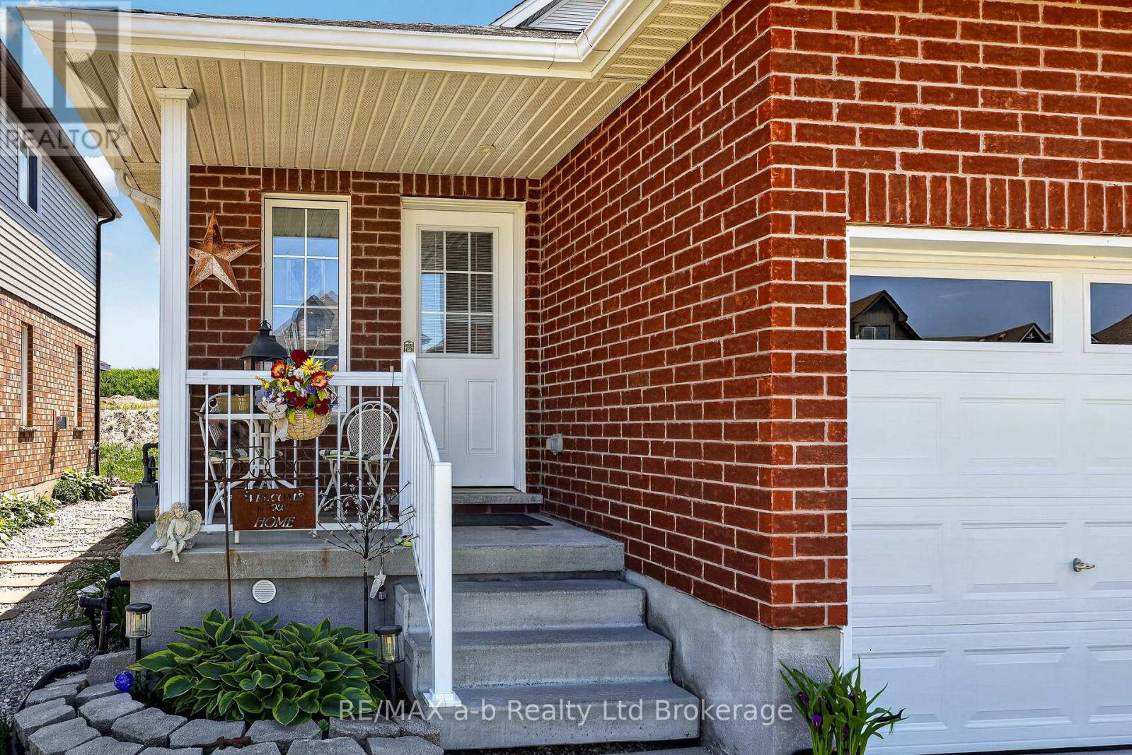 1380 CAEN AVENUE - 7
