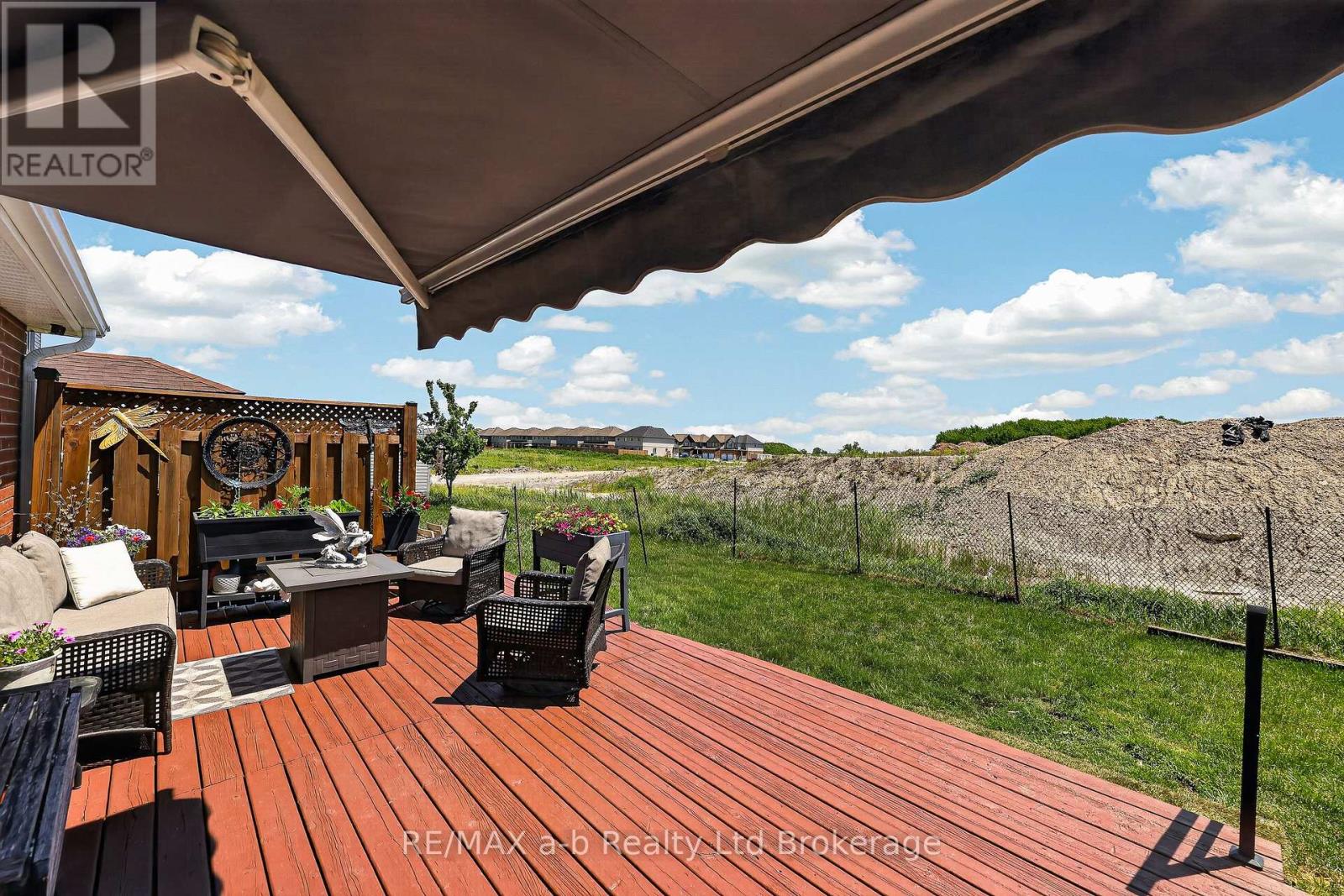 1380 CAEN AVENUE - 8