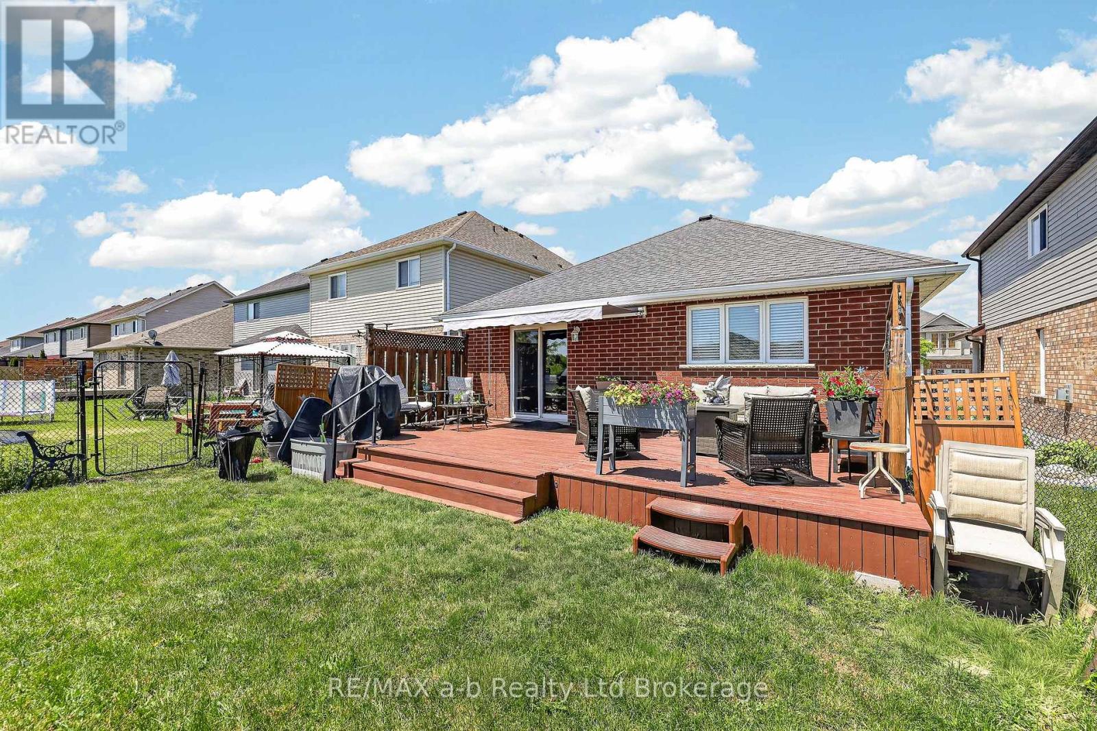 1380 CAEN AVENUE - 9