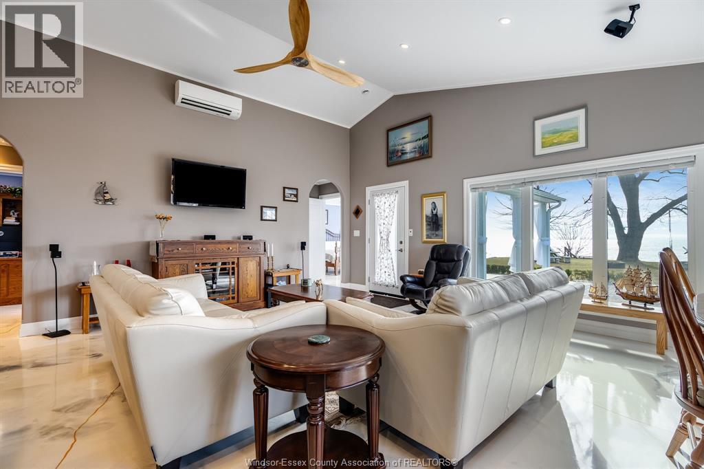 952 Hiawatha Beach - 11